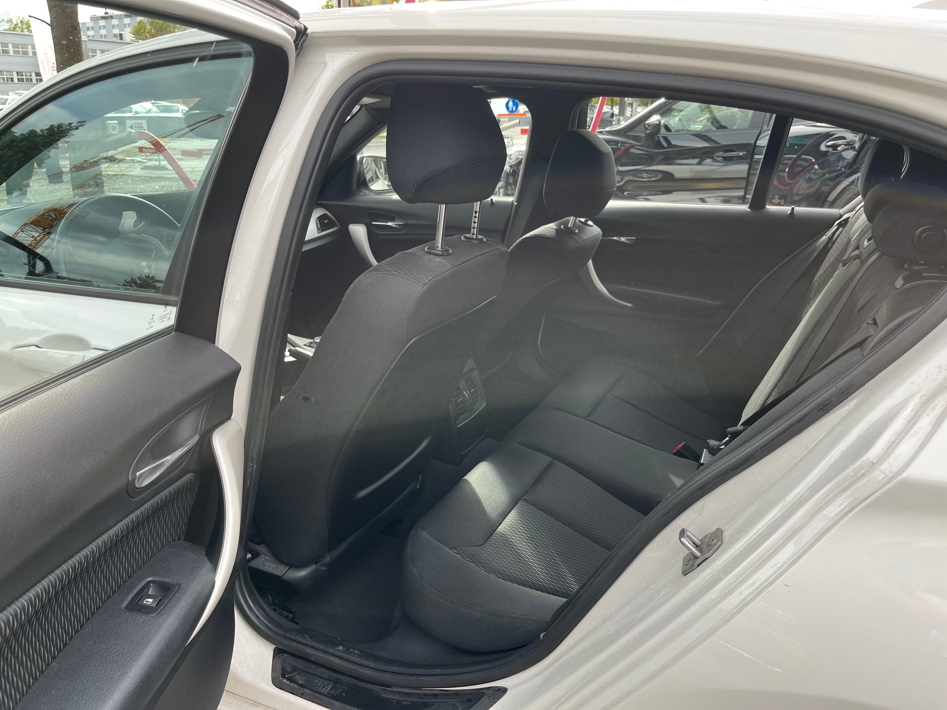 BMW 118i-image-4