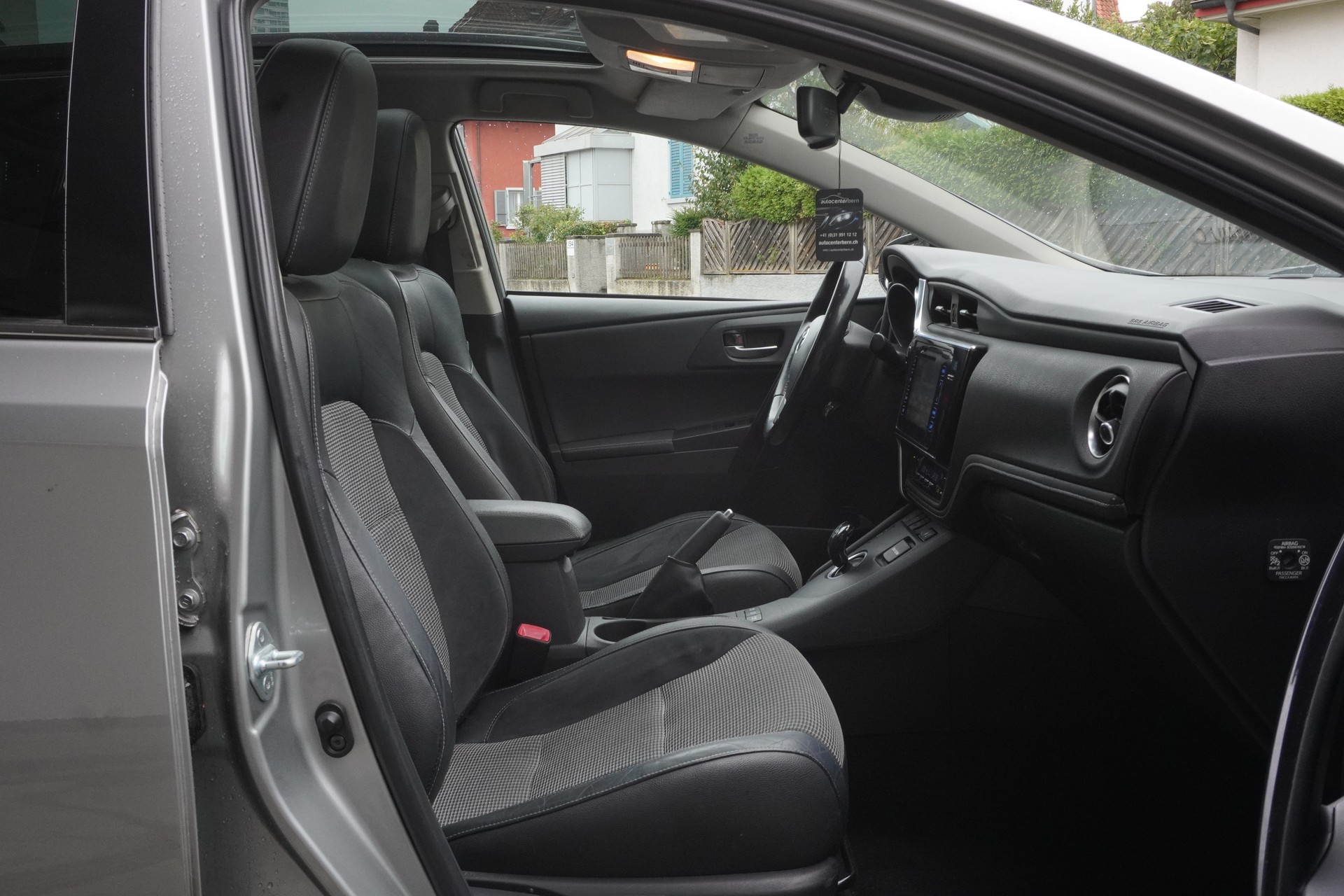 TOYOTA Auris Touring Sports 1.8 HSD Style e-CVT-image-12