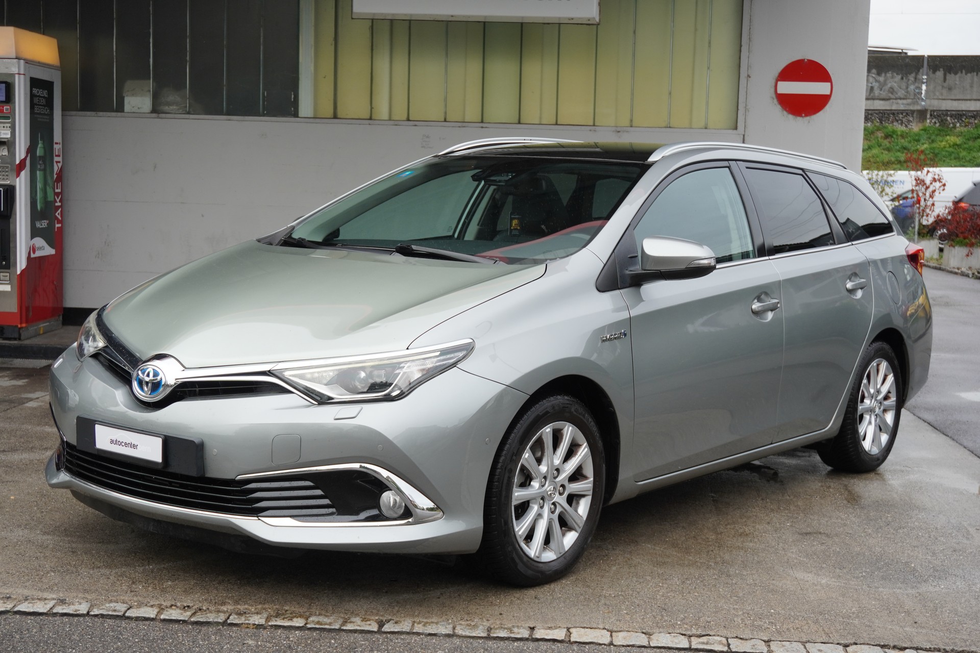 TOYOTA Auris Touring Sports 1.8 HSD Style e-CVT-image-1