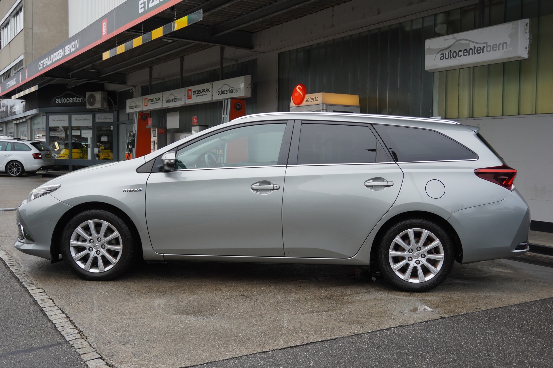 TOYOTA Auris Touring Sports 1.8 HSD Style e-CVT-image-7