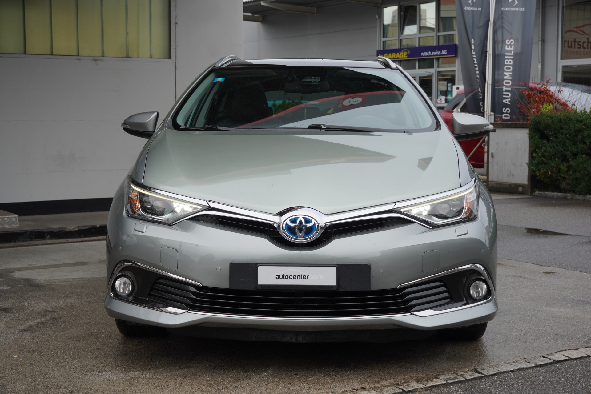 TOYOTA Auris Touring Sports 1.8 HSD Style e-CVT-image-2