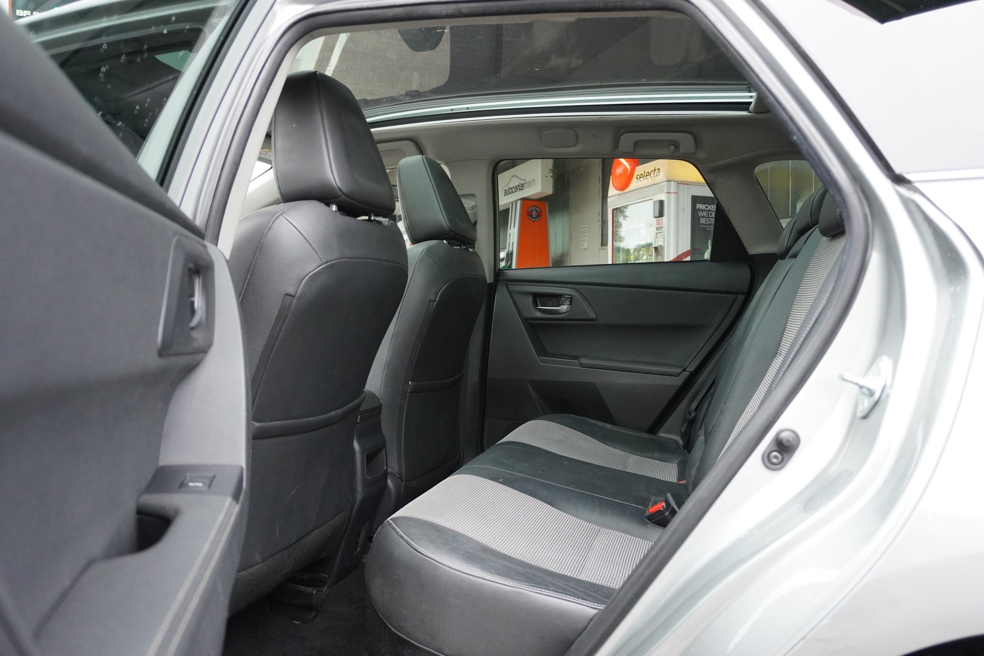 TOYOTA Auris Touring Sports 1.8 HSD Style e-CVT-image-13
