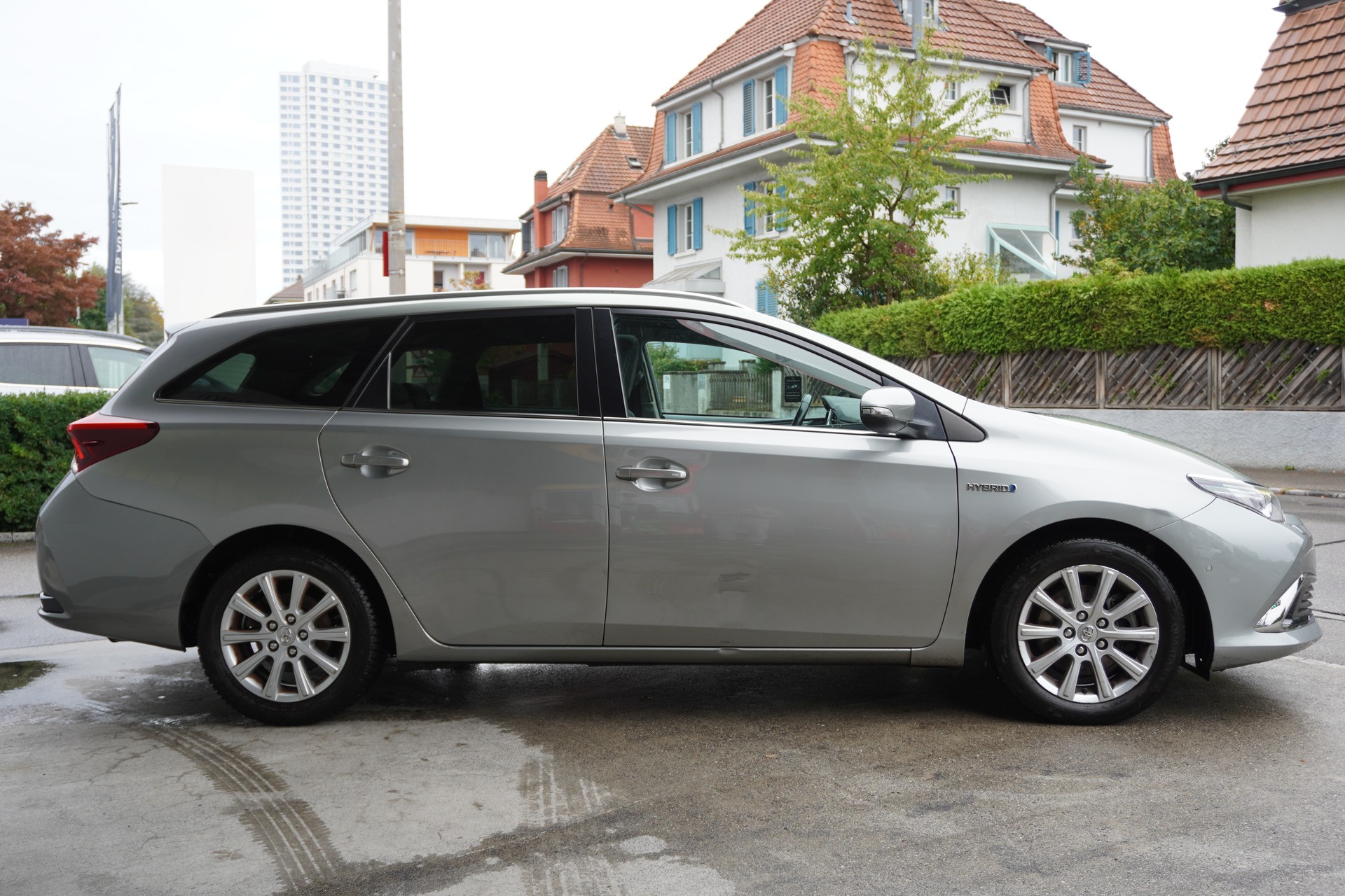 TOYOTA Auris Touring Sports 1.8 HSD Style e-CVT-image-4