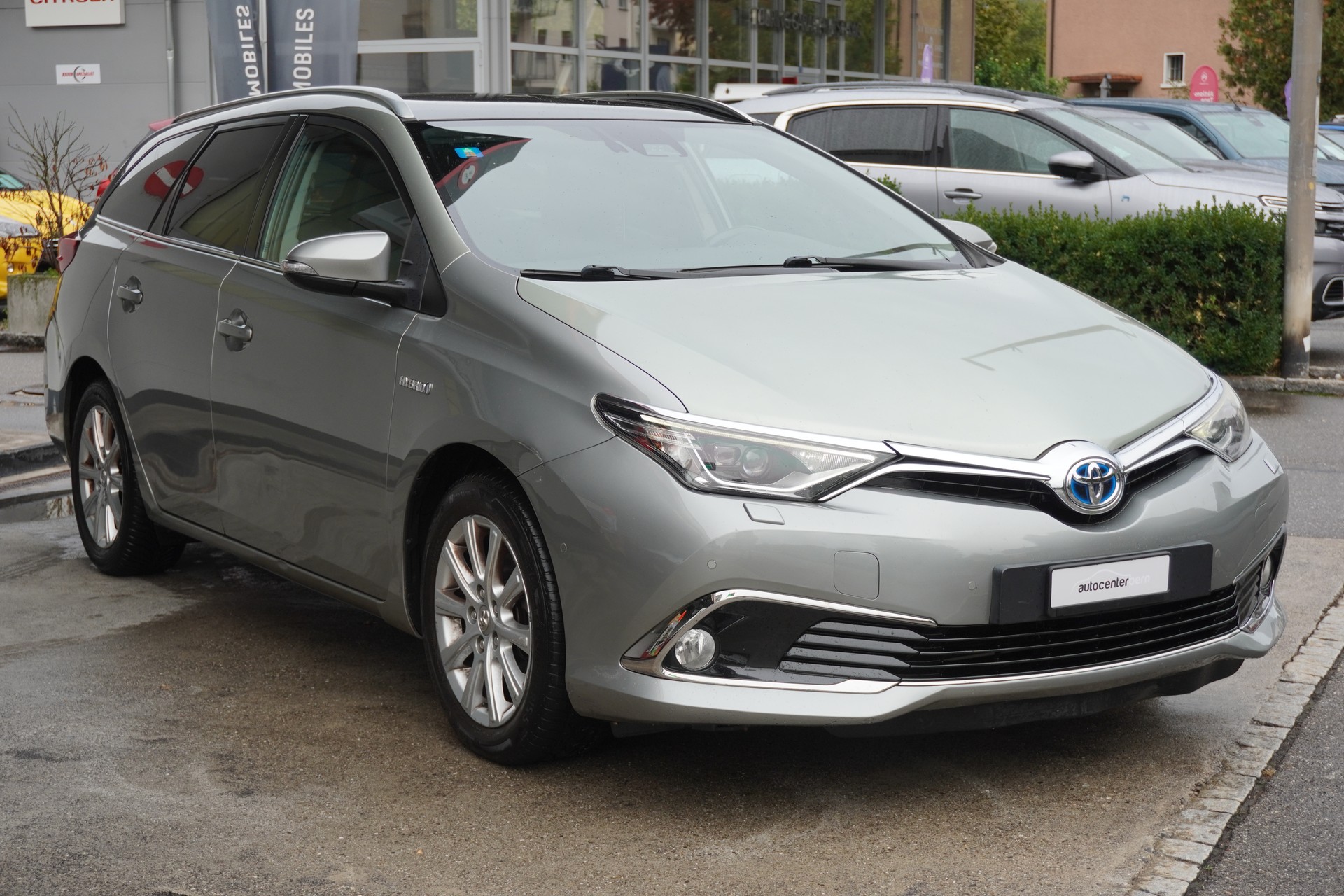 TOYOTA Auris Touring Sports 1.8 HSD Style e-CVT-image-3