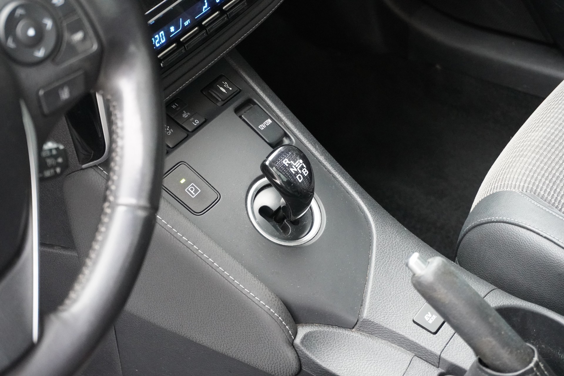 TOYOTA Auris Touring Sports 1.8 HSD Style e-CVT-image-11