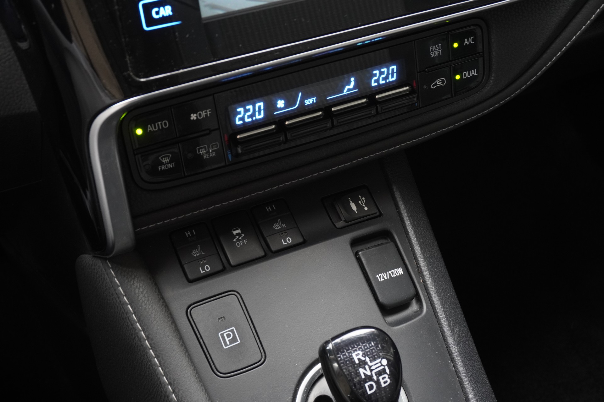 TOYOTA Auris Touring Sports 1.8 HSD Style e-CVT-image-10