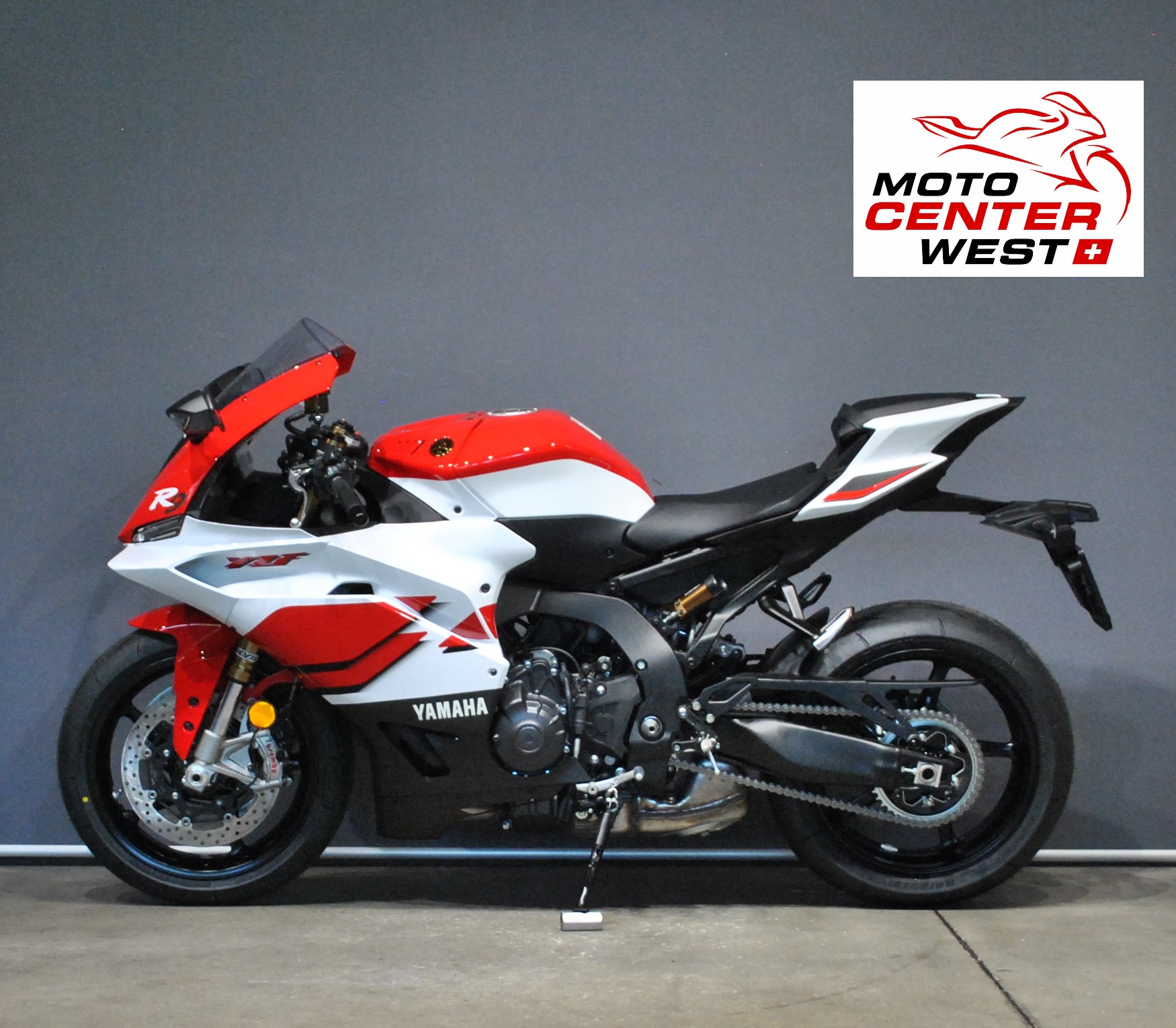YAMAHA YZF-R9-showroom-element-2