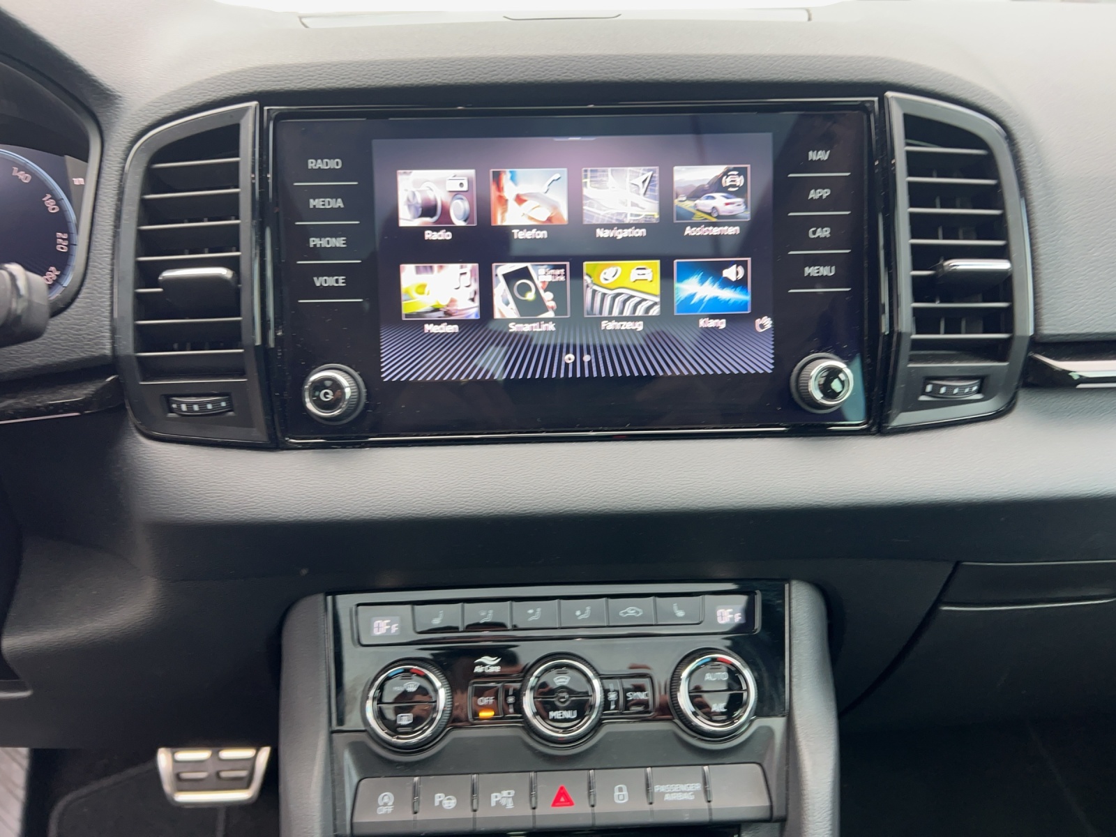 SKODA Karoq 1.5 TSI SportLine DSG-image-10