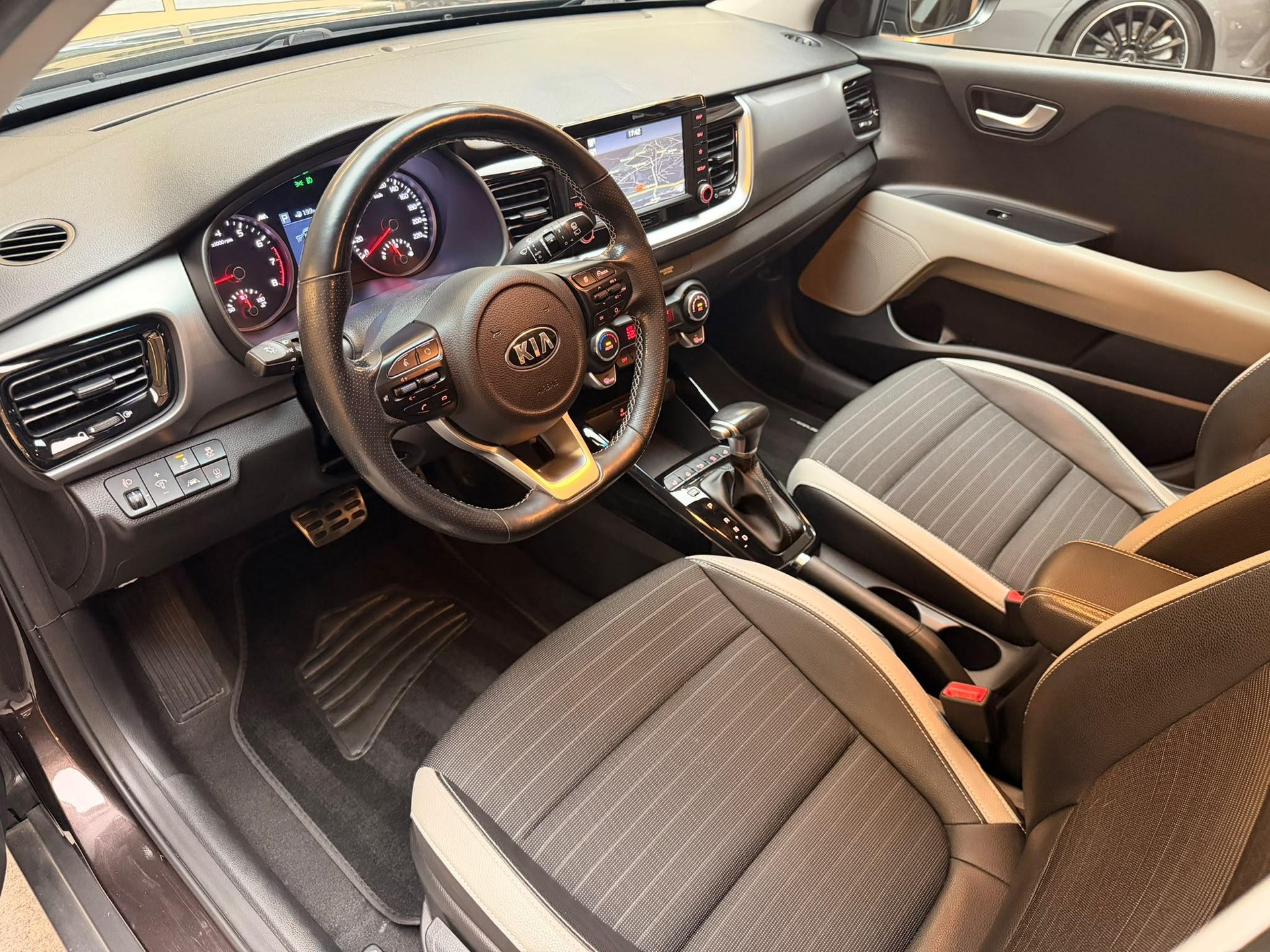 KIA Stonic 1.0 T-GDi-image-16