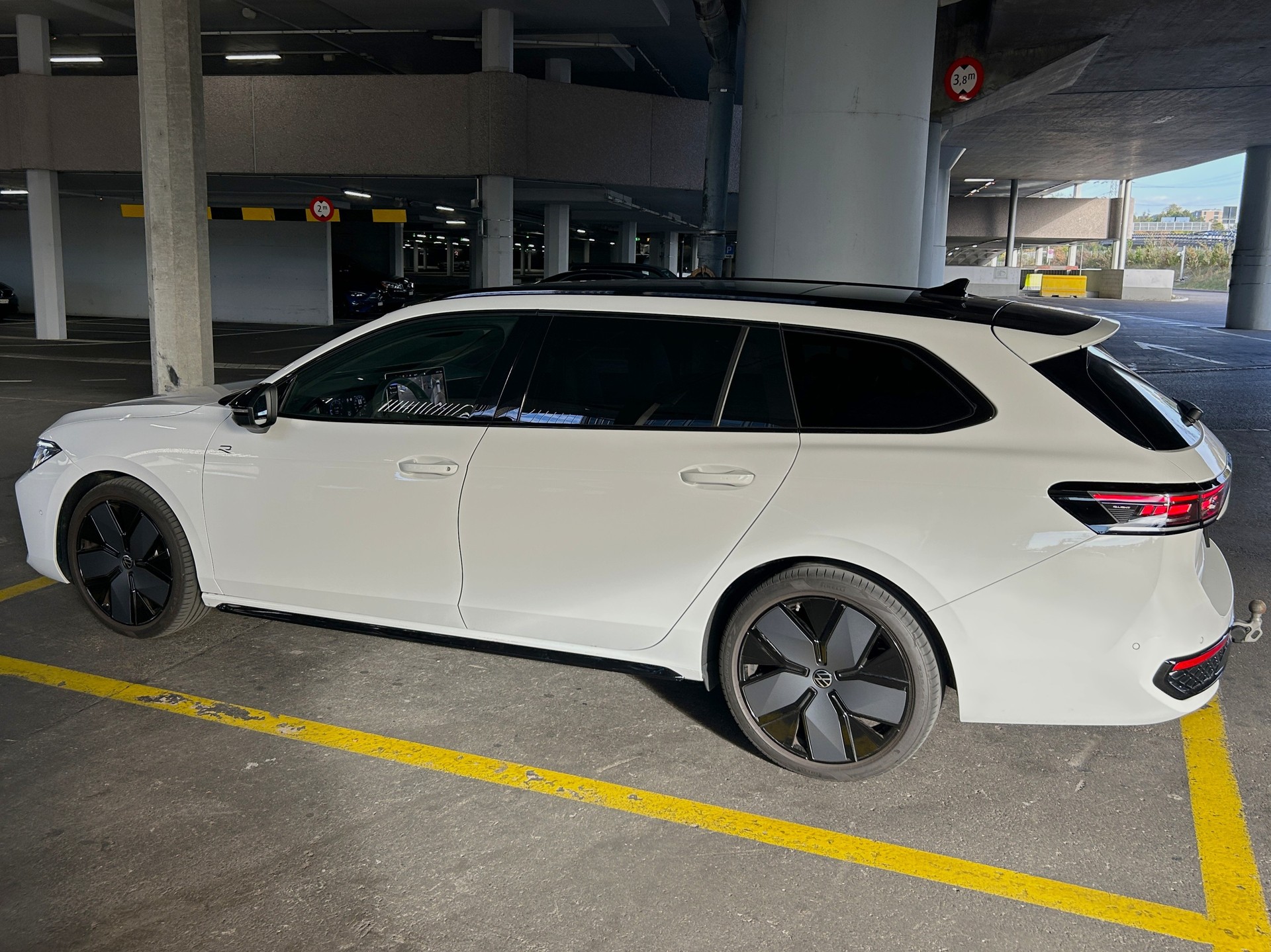 VW Passat Variant 2.0 TDI evo R-Line DSG 4 Motion-image-3