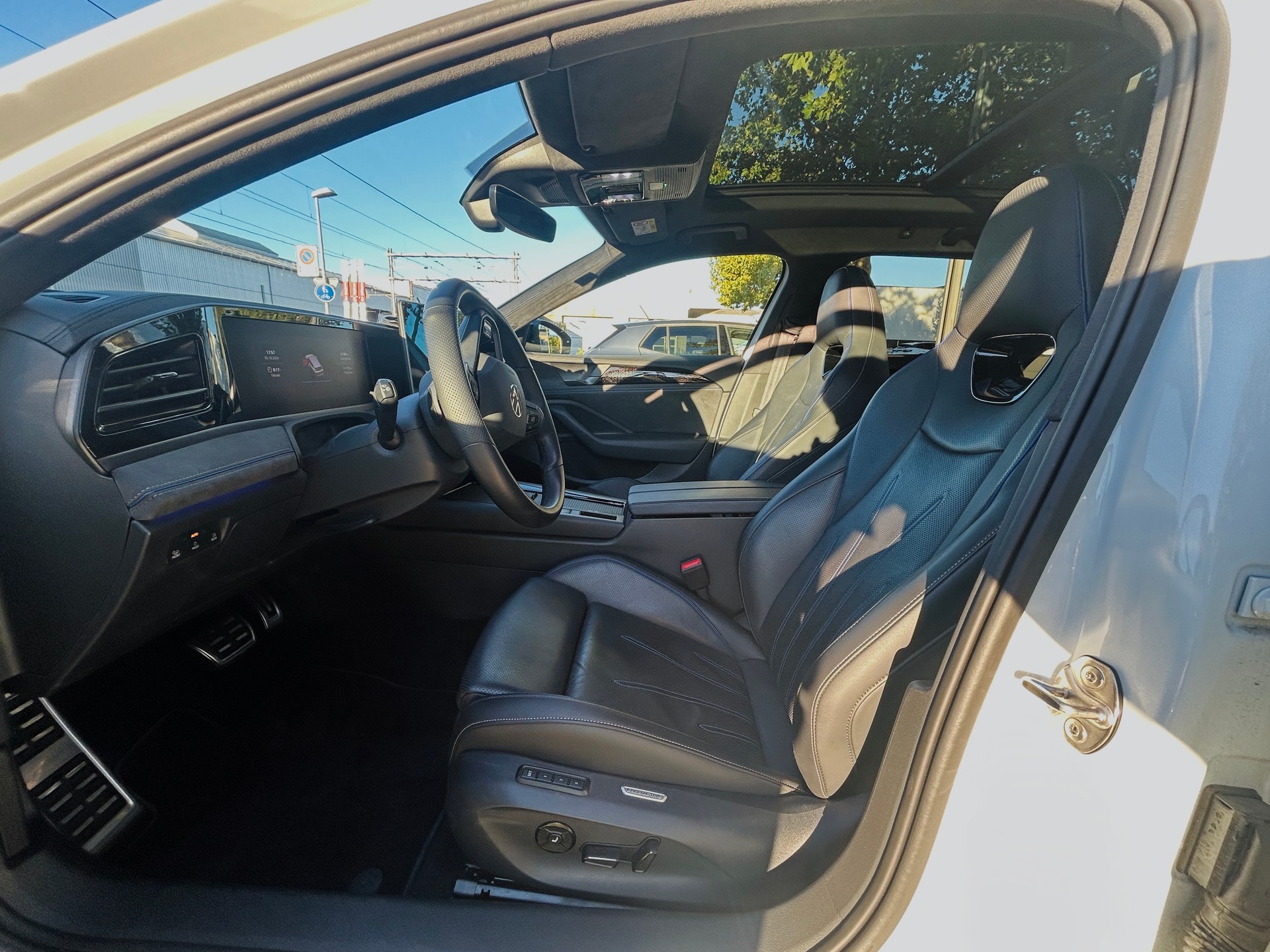 VW Passat Variant 2.0 TDI evo R-Line DSG 4 Motion-image-12