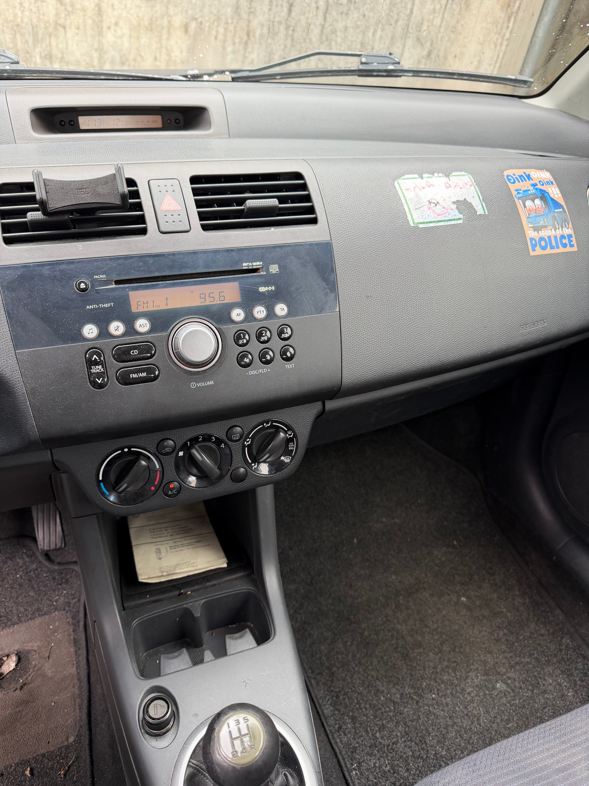 SUZUKI Swift 1.3i 16V GL Top-image-8