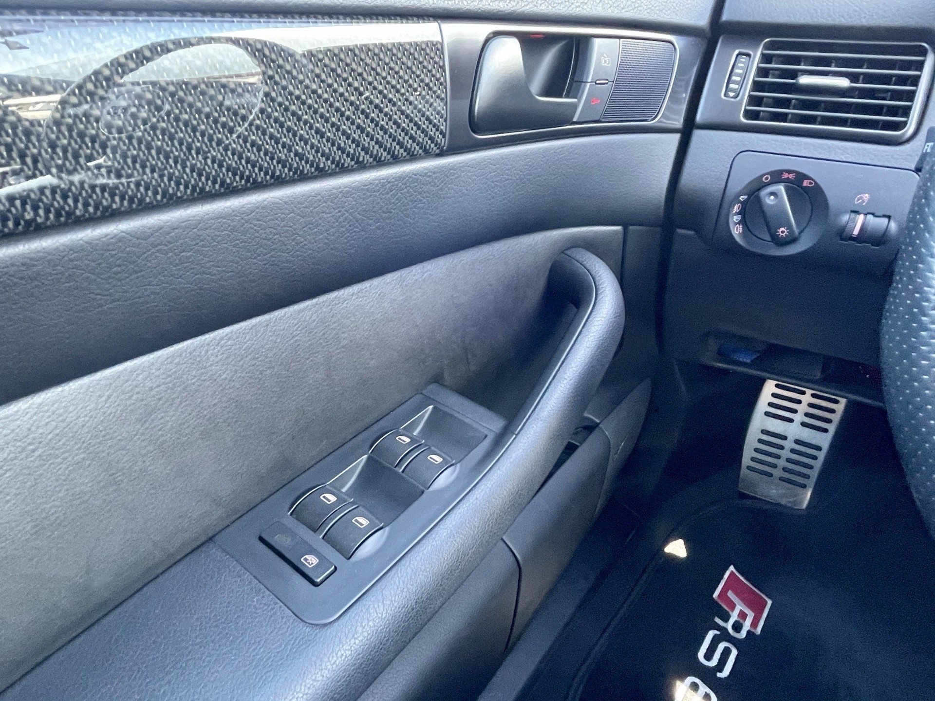 AUDI RS6 plus Avant quattro tiptronic-image-11