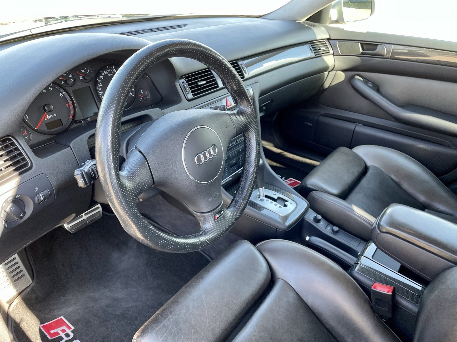 AUDI RS6 plus Avant quattro tiptronic-image-12