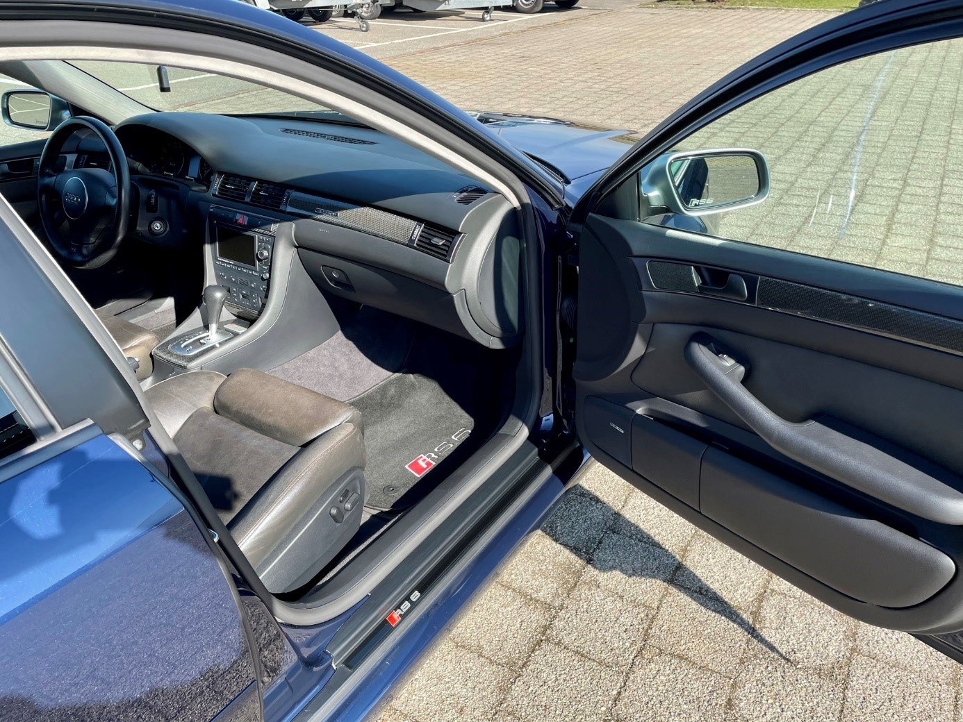 AUDI RS6 plus Avant quattro tiptronic-image-16