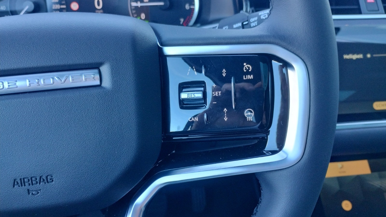 LAND ROVER Range Rover Evoque P 300e SE AT8-image-12