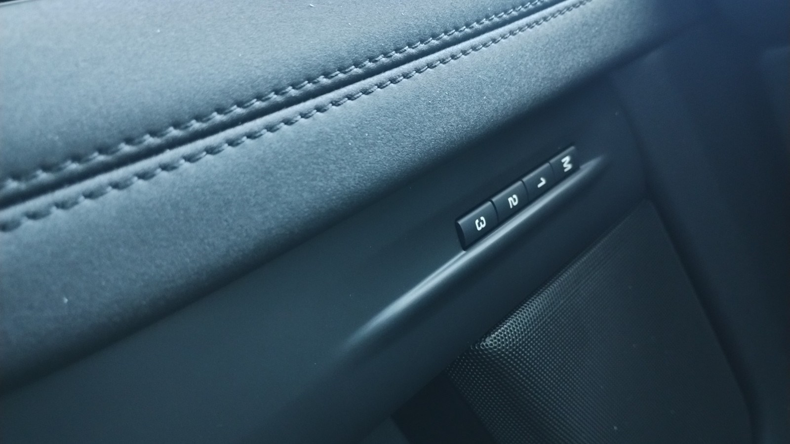 LAND ROVER Range Rover Evoque P 300e SE AT8-image-14