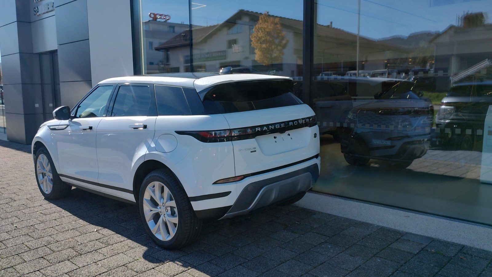 LAND ROVER Range Rover Evoque P 300e SE AT8-image-17