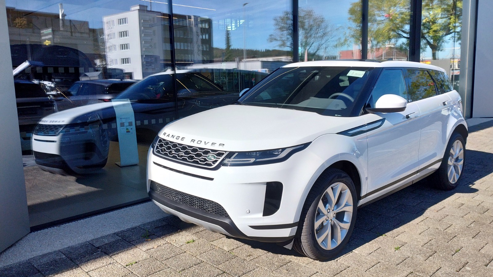 LAND ROVER Range Rover Evoque P 300e SE AT8-image-0