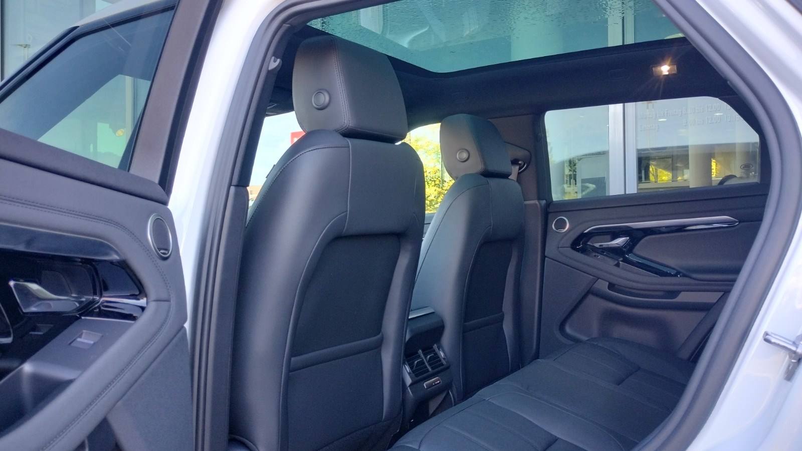 LAND ROVER Range Rover Evoque P 300e SE AT8-image-7