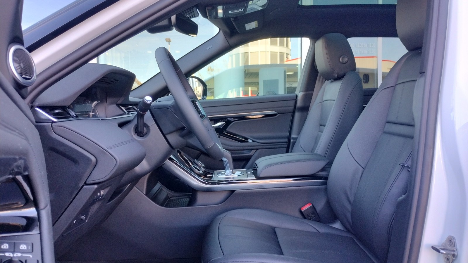 LAND ROVER Range Rover Evoque P 300e SE AT8-image-6