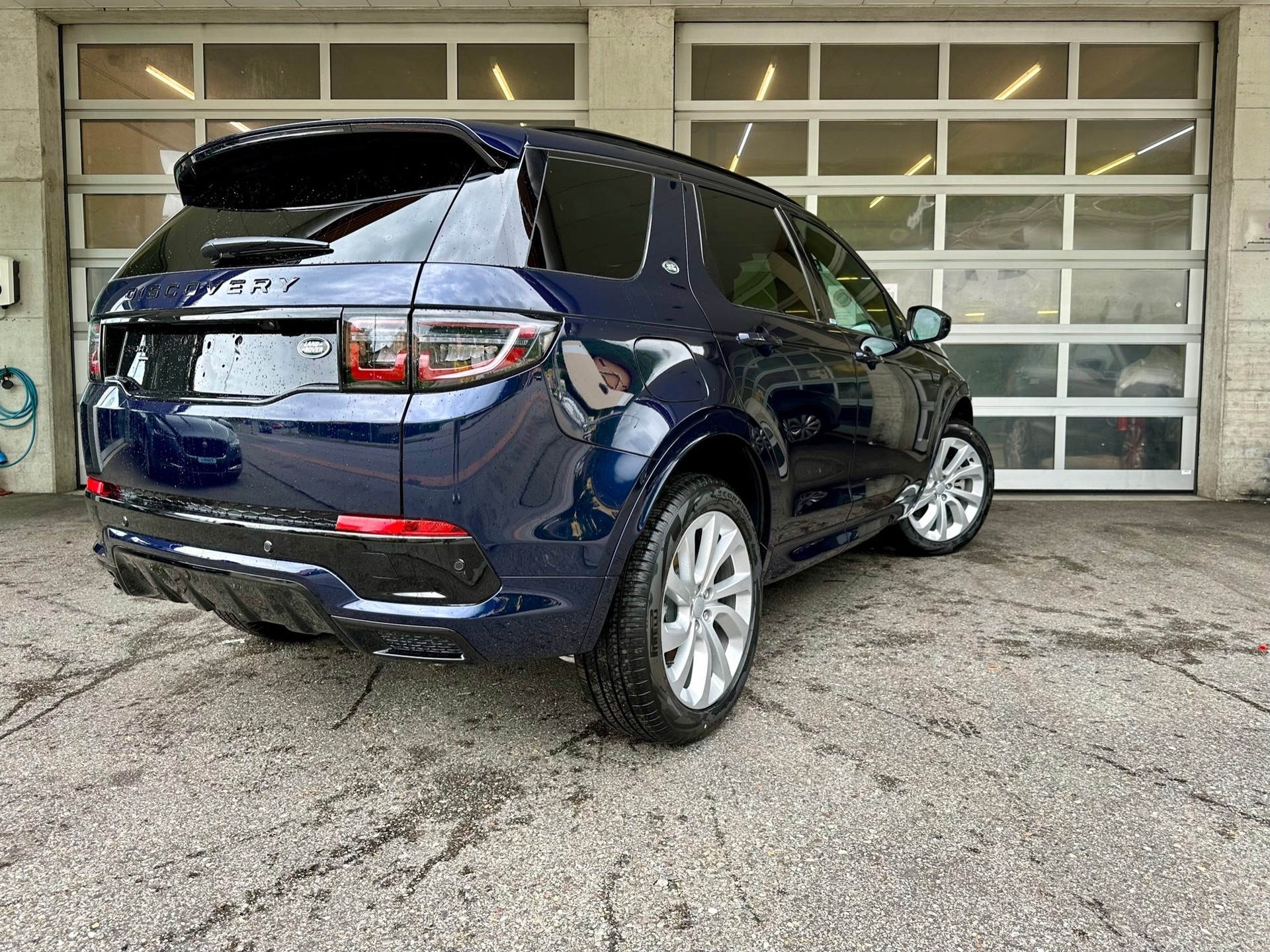 LAND ROVER Discovery Sport R Dyn P300e 1.5 PHEV S AT8-image-2