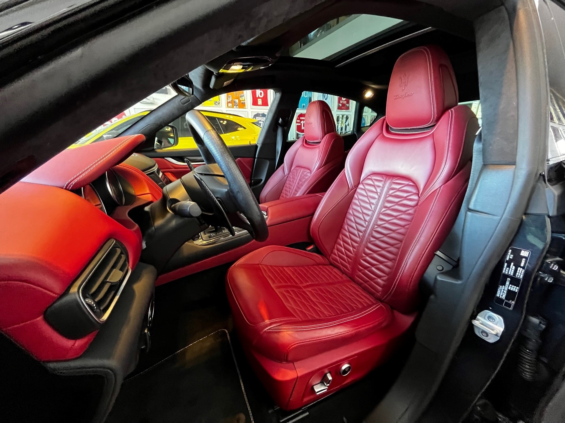 MASERATI Levante 3.8 V8 Trofeo Q4 Automatica-image-11