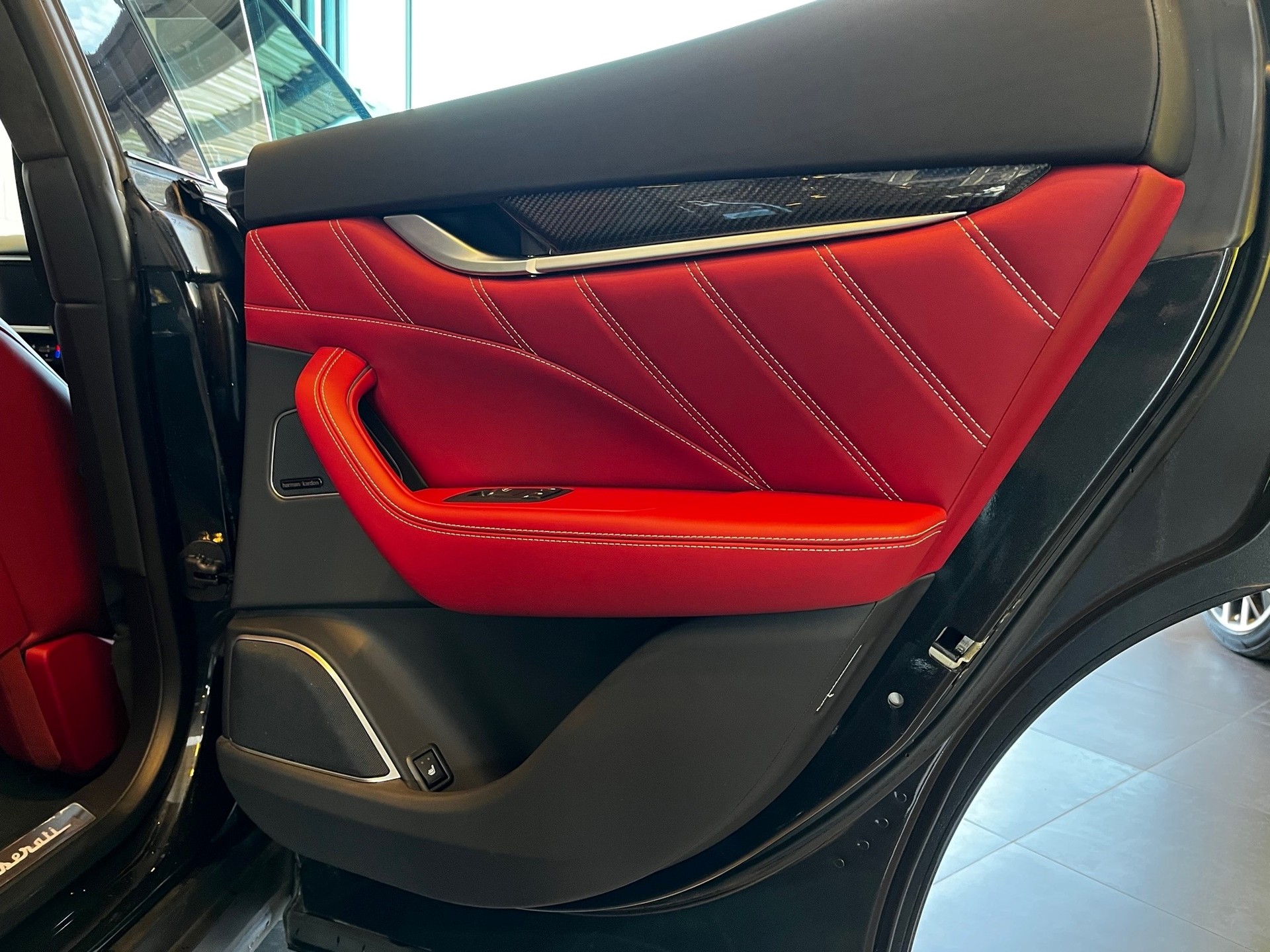 MASERATI Levante 3.8 V8 Trofeo Q4 Automatica-image-23