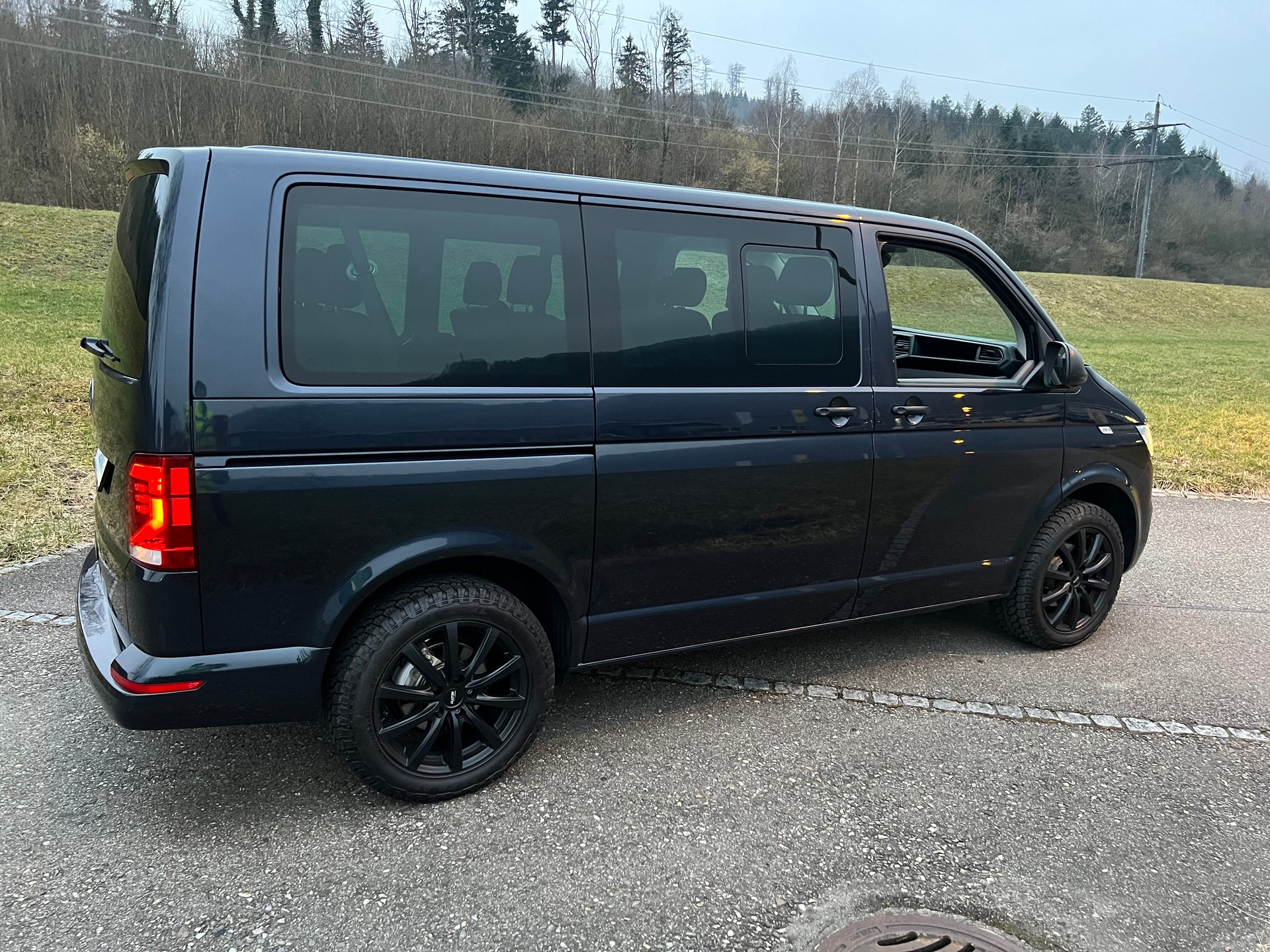 VW VW BUS 9 PLÄTZER AUTOMAT DSG  T6.1 2.0 TDI . CH WAGEN. GEPFLEGT. LEASING AB 499.--image-19