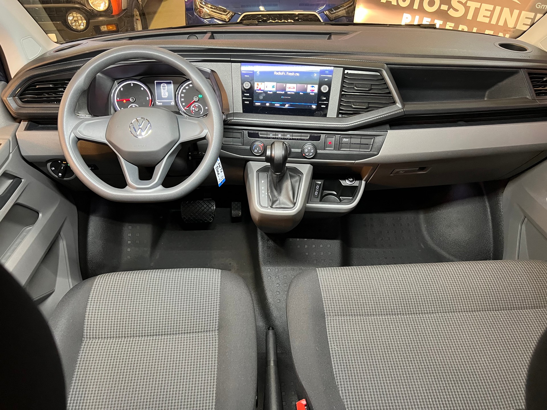 VW VW BUS 9 PLÄTZER AUTOMAT DSG  T6.1 2.0 TDI . CH WAGEN. GEPFLEGT. LEASING AB 499.--image-13