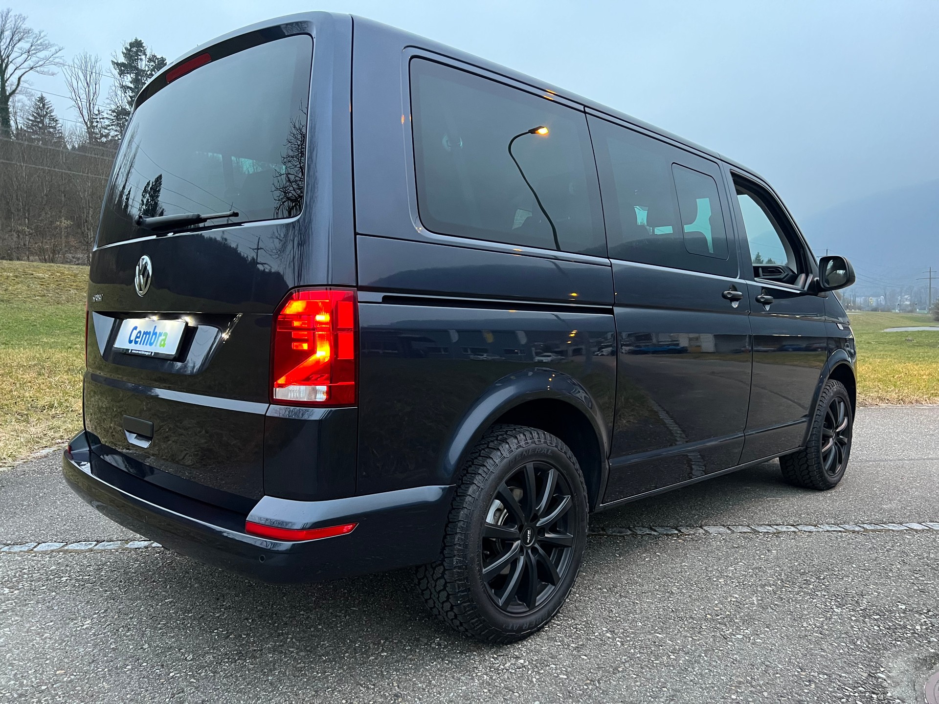 VW VW BUS 9 PLÄTZER AUTOMAT DSG  T6.1 2.0 TDI . CH WAGEN. GEPFLEGT. LEASING AB 499.--image-5