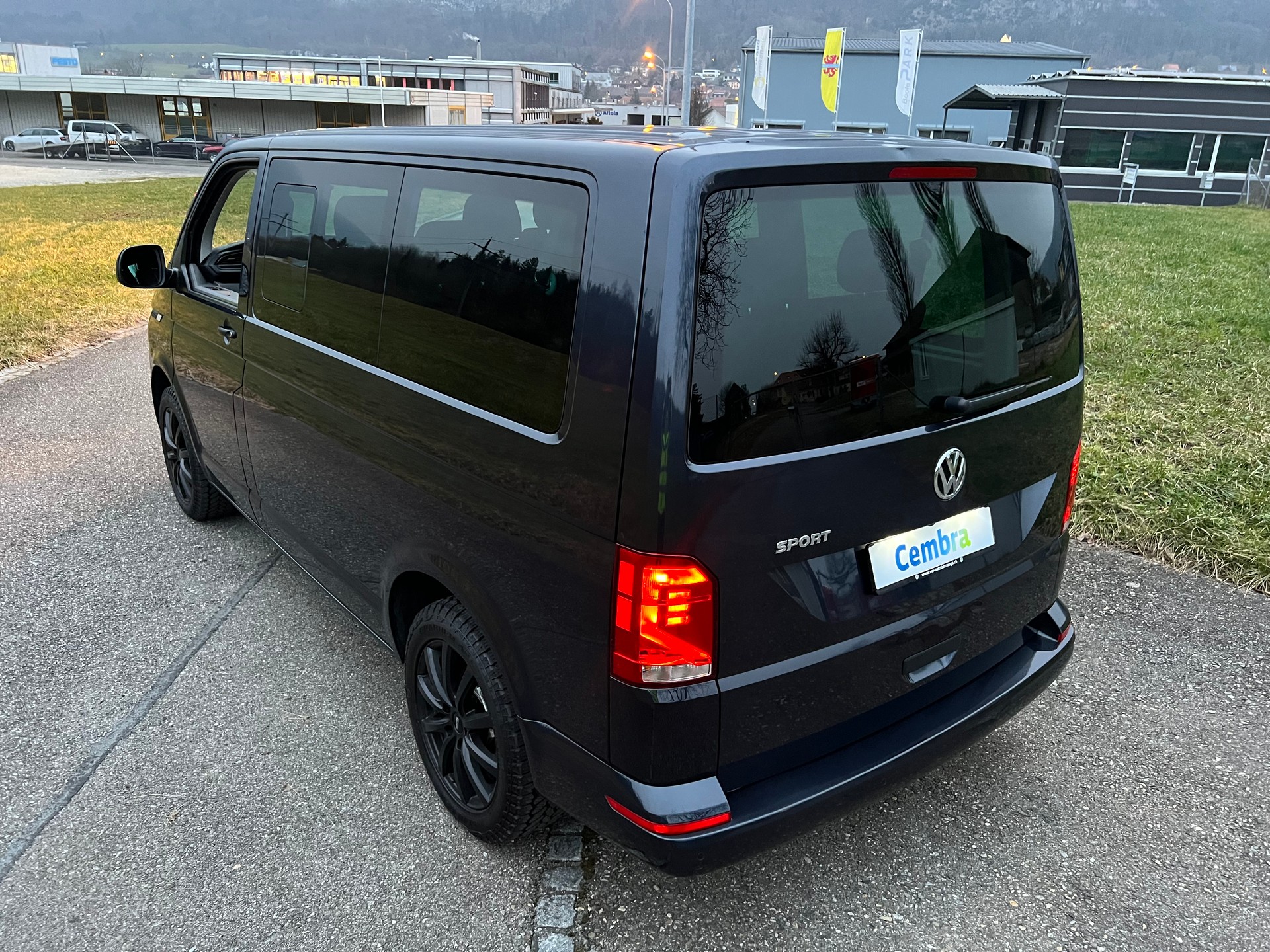 VW VW BUS 9 PLÄTZER AUTOMAT DSG  T6.1 2.0 TDI . CH WAGEN. GEPFLEGT. LEASING AB 499.--image-17