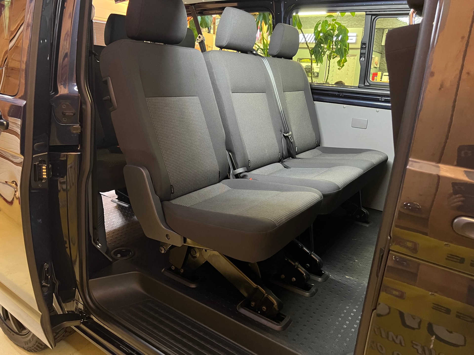 VW VW BUS 9 PLÄTZER AUTOMAT DSG  T6.1 2.0 TDI . CH WAGEN. GEPFLEGT. LEASING AB 499.--image-9
