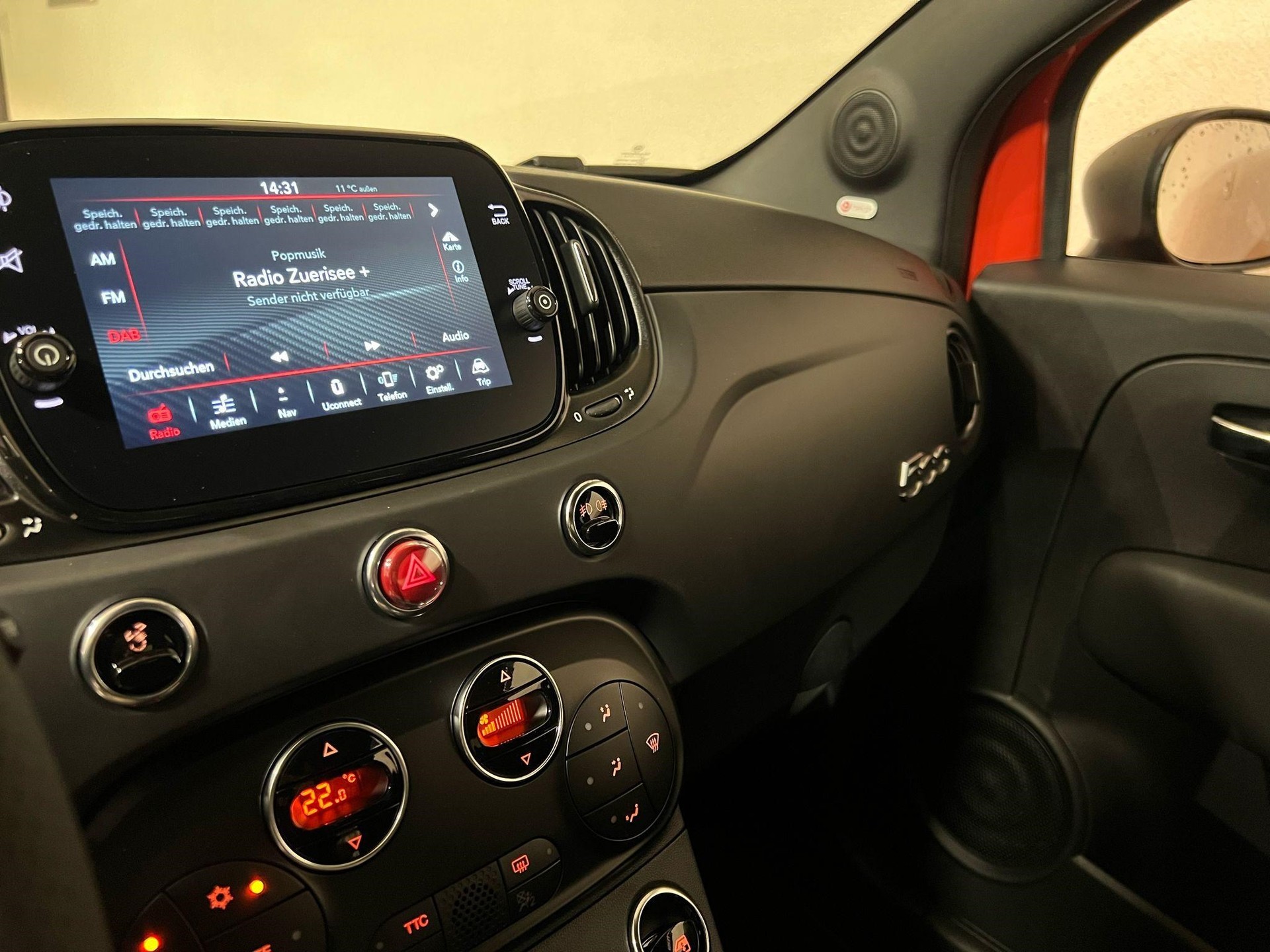 FIAT 500 595 Abarth 1.4 T-Jet 165 Grand Prix Edition-image-8