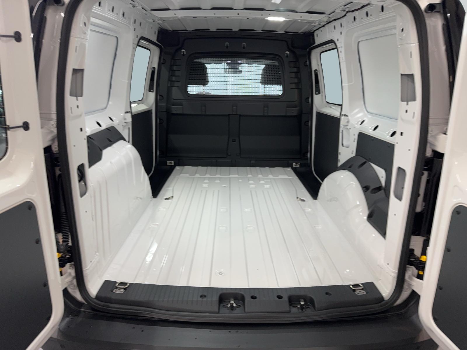 VW Caddy Cargo 2.0TDI Maxi DSG-image-12