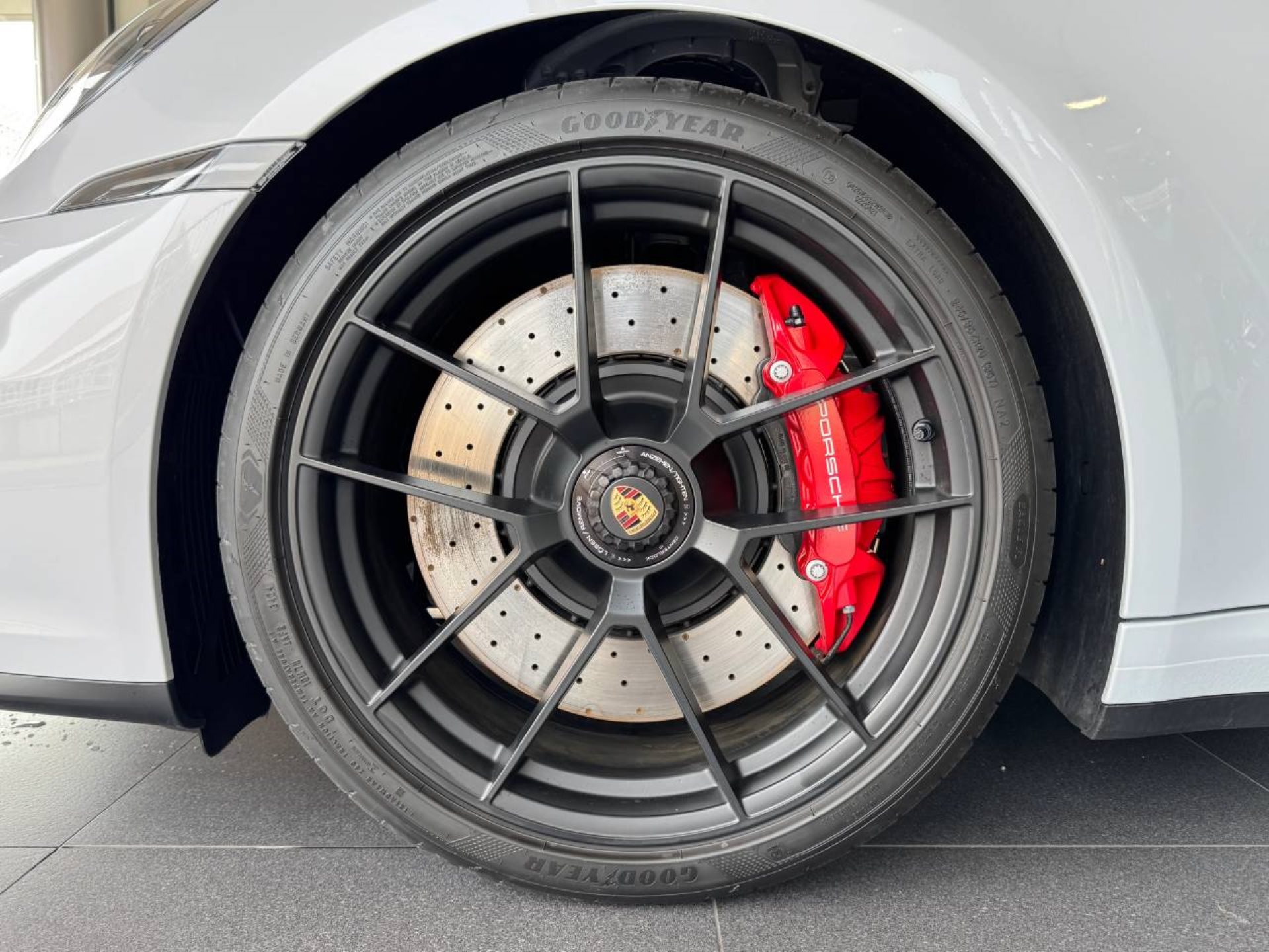 PORSCHE 911 Carrera GTS Cabriolet-image-14