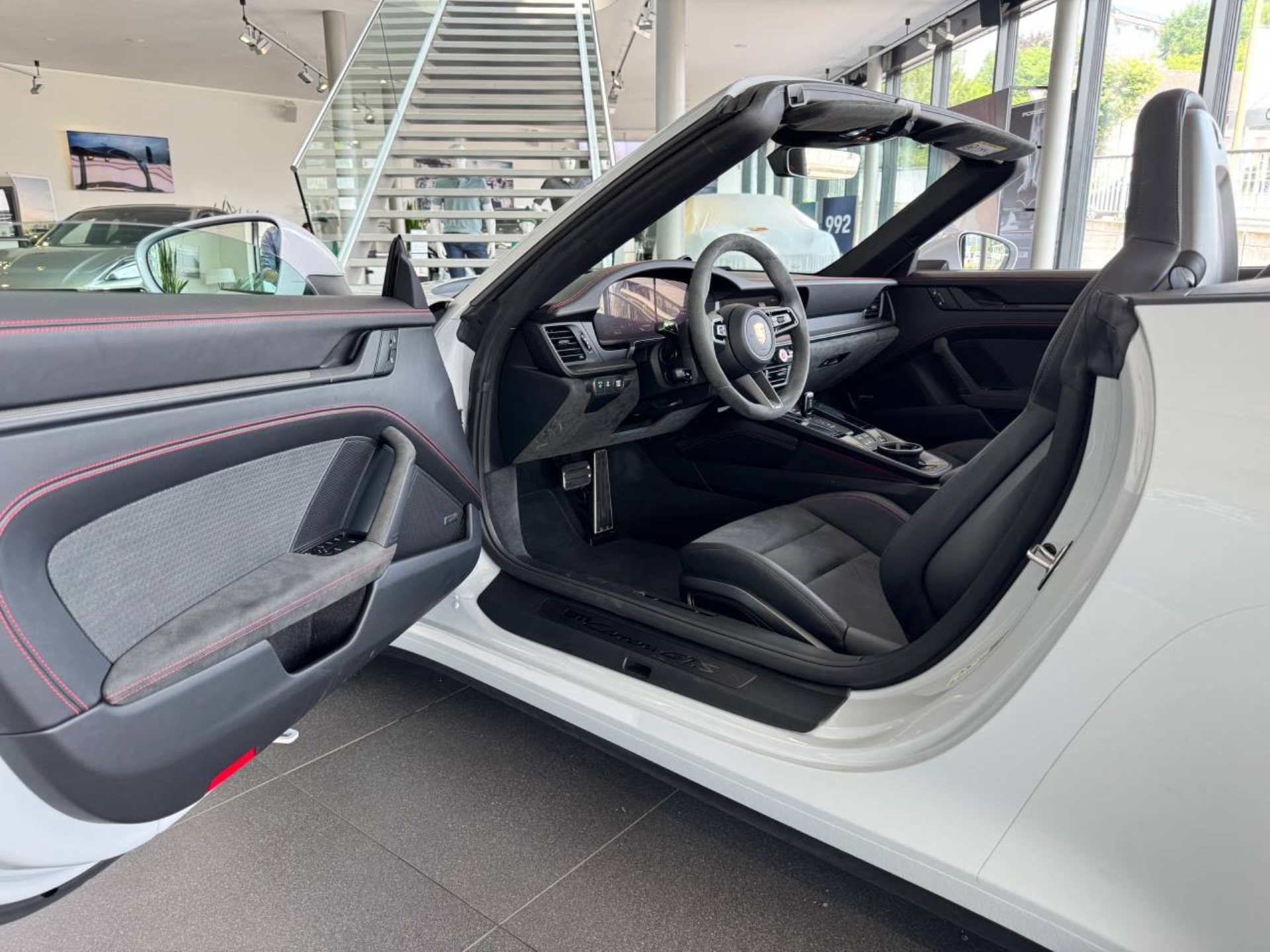 PORSCHE 911 Carrera GTS Cabriolet-image-3