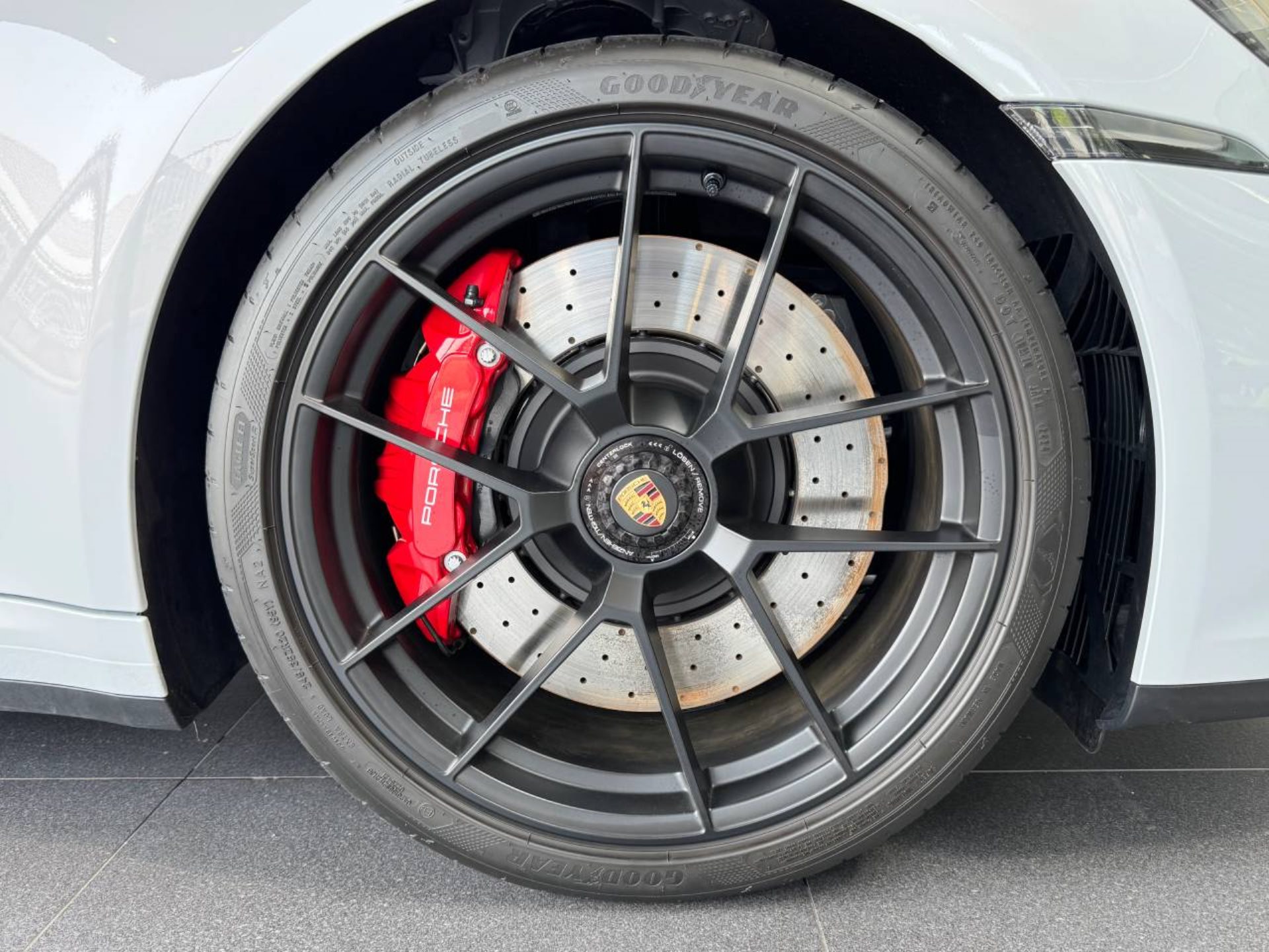 PORSCHE 911 Carrera GTS Cabriolet-image-12