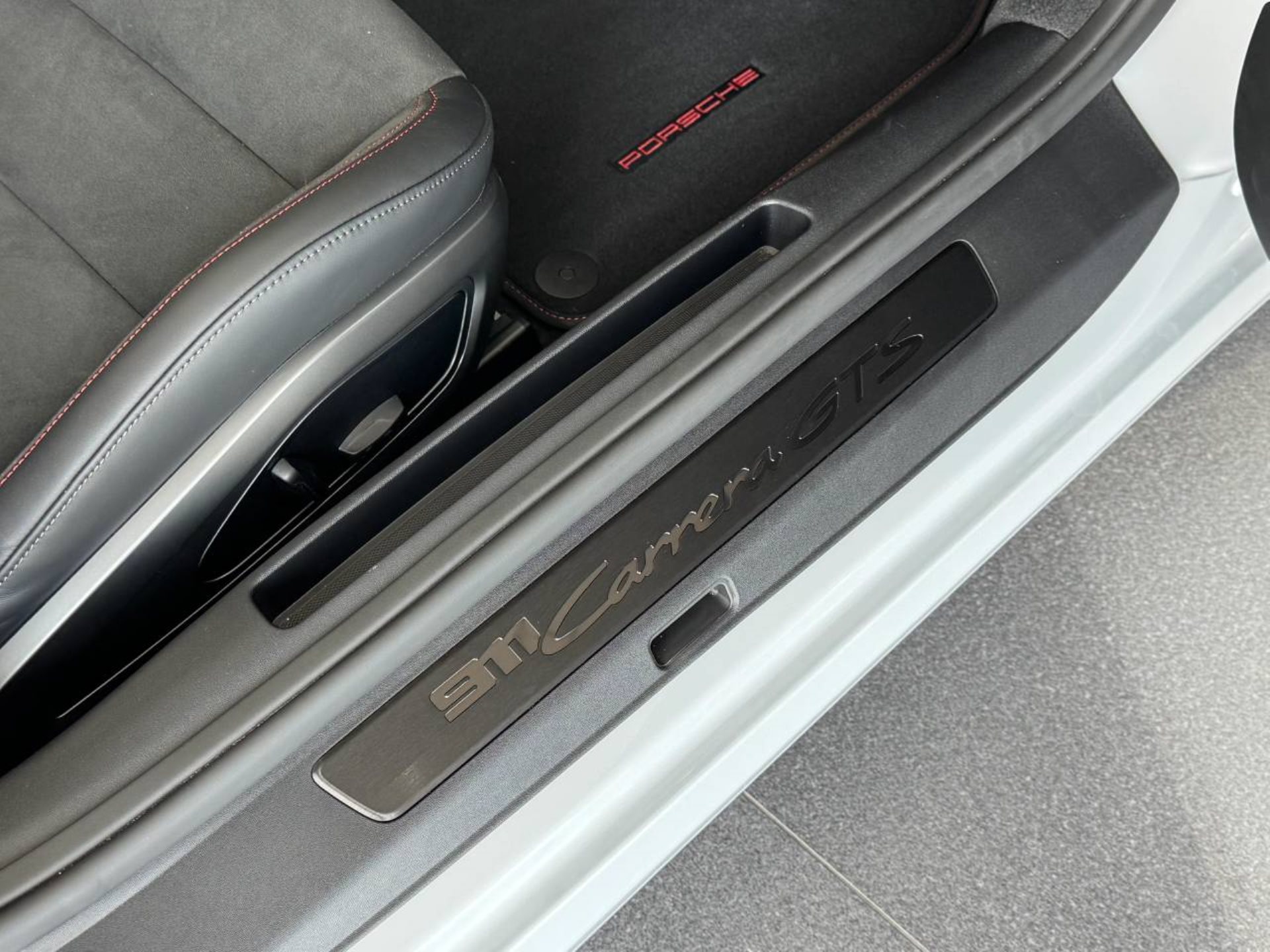 PORSCHE 911 Carrera GTS Cabriolet-image-26