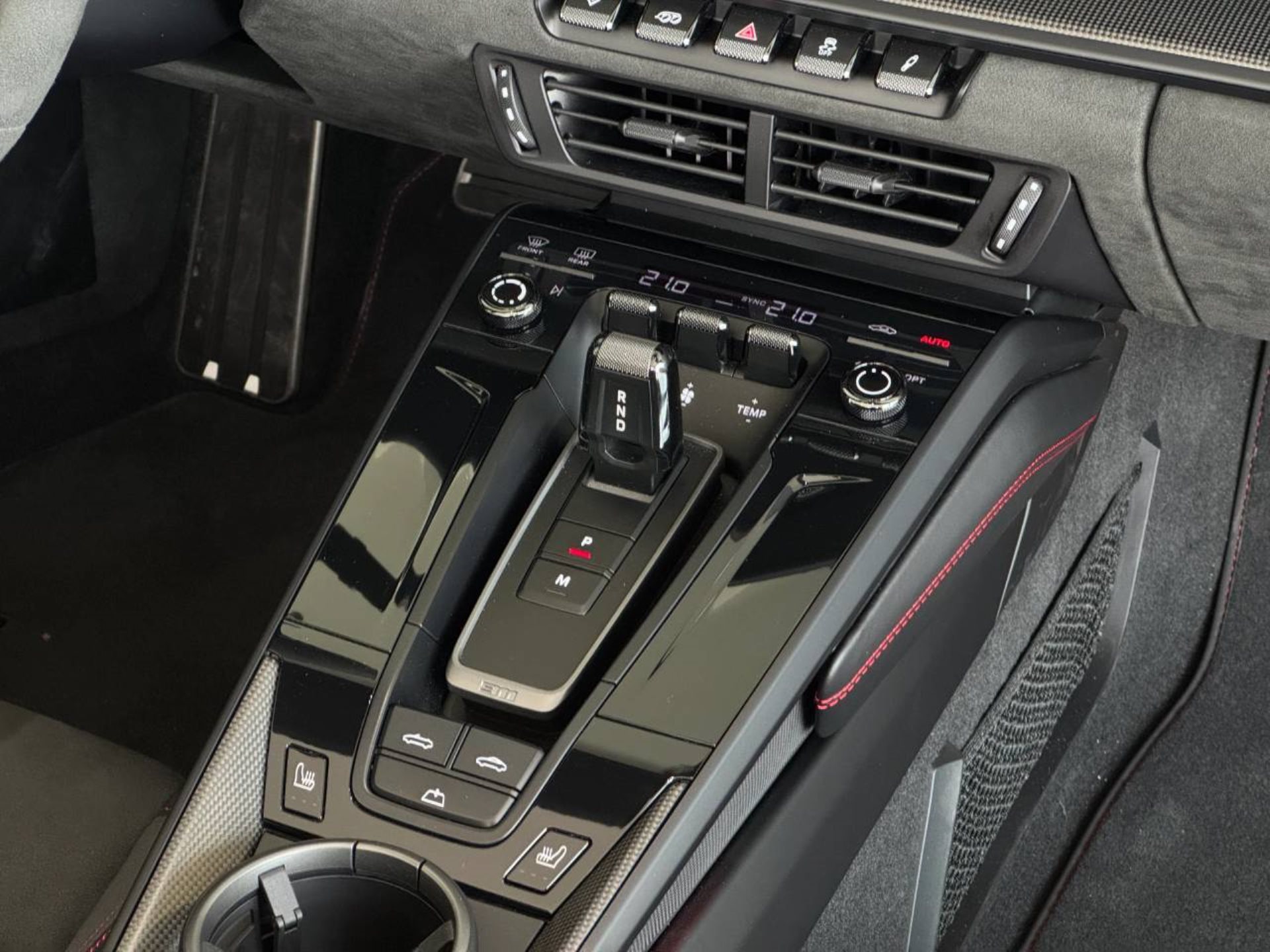 PORSCHE 911 Carrera GTS Cabriolet-image-25