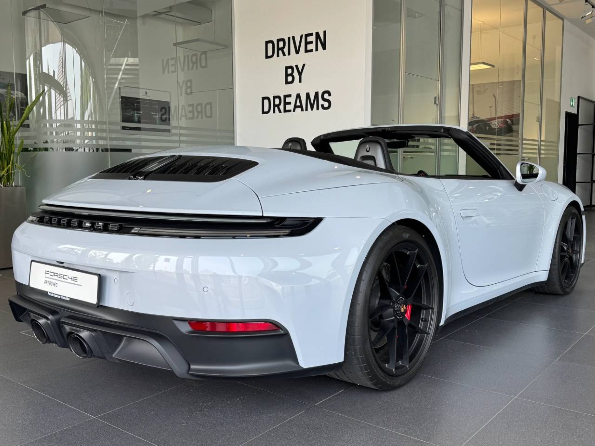 PORSCHE 911 Carrera GTS Cabriolet-image-2