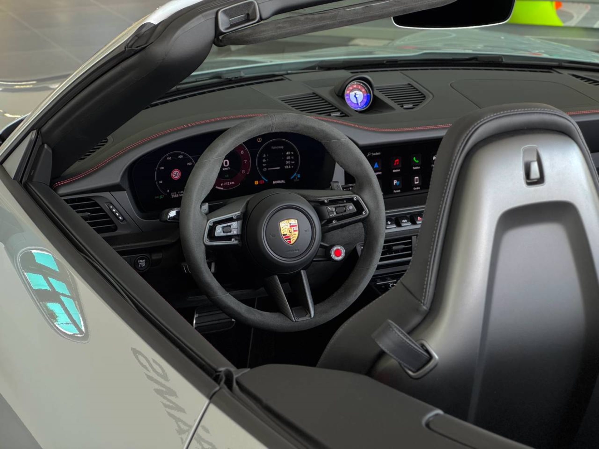 PORSCHE 911 Carrera GTS Cabriolet-image-34