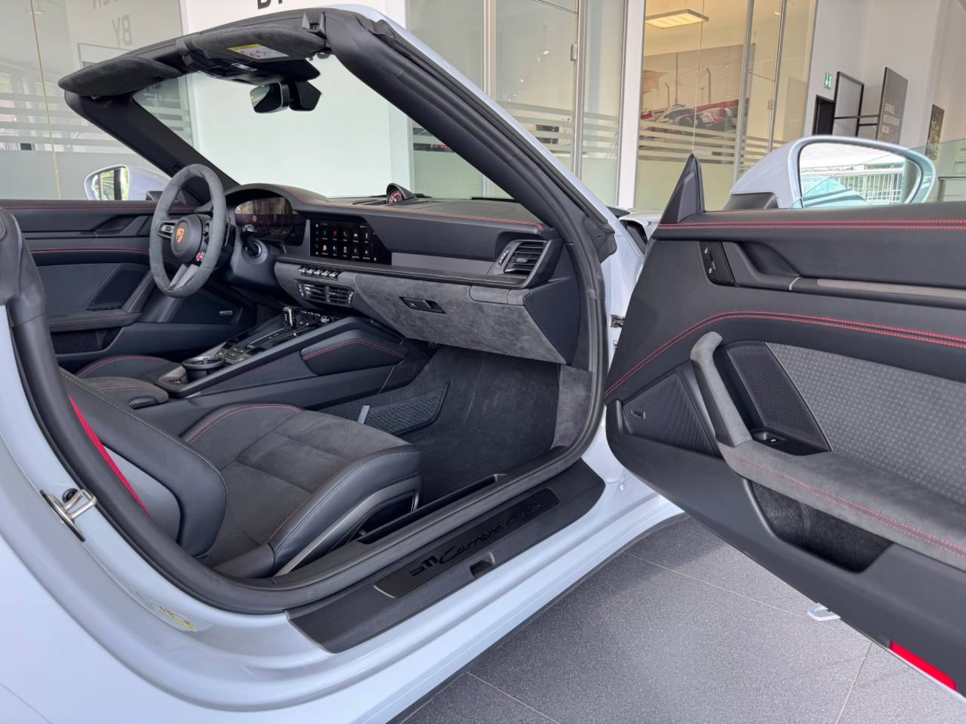 PORSCHE 911 Carrera GTS Cabriolet-image-21
