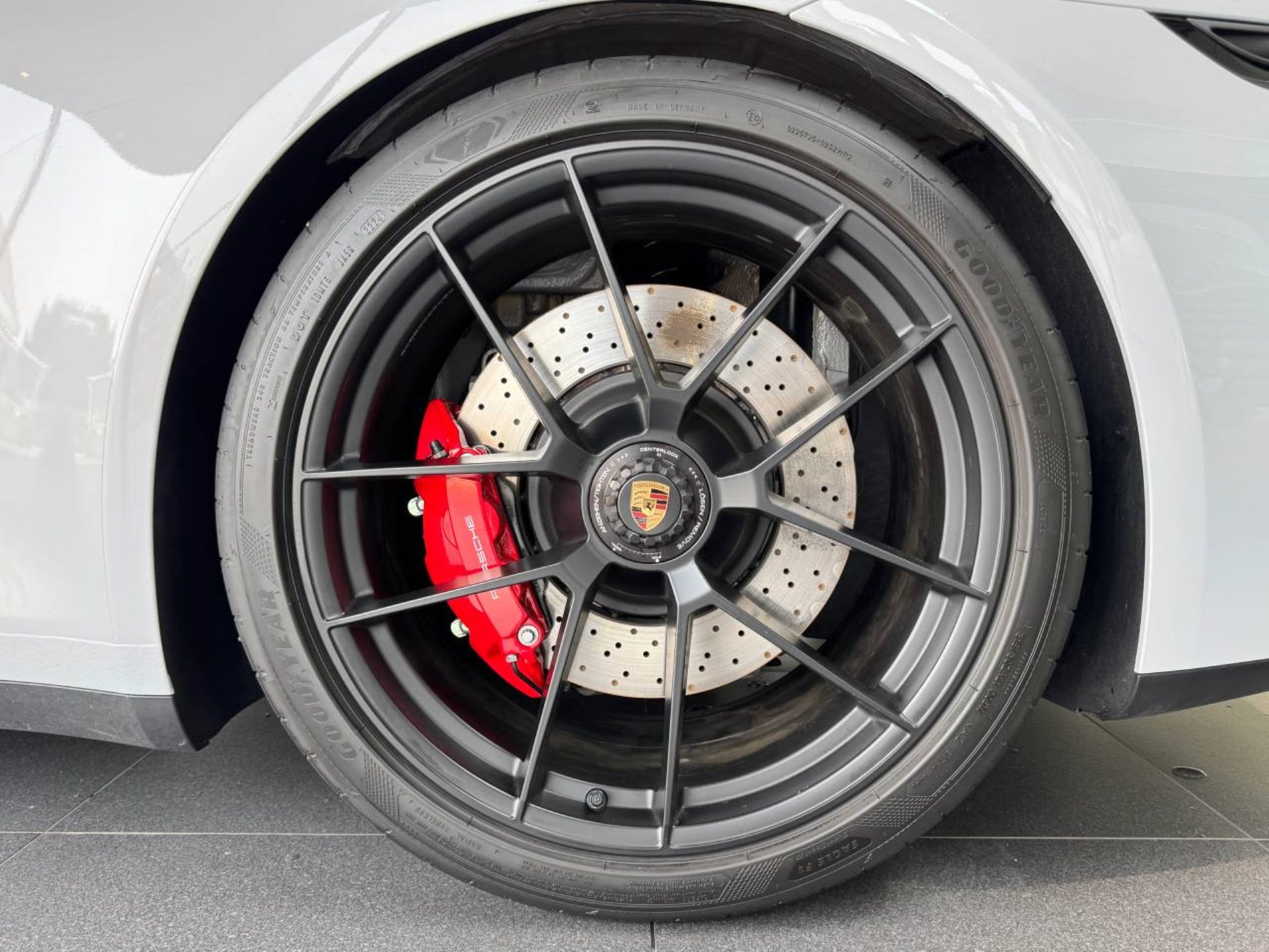 PORSCHE 911 Carrera GTS Cabriolet-image-15