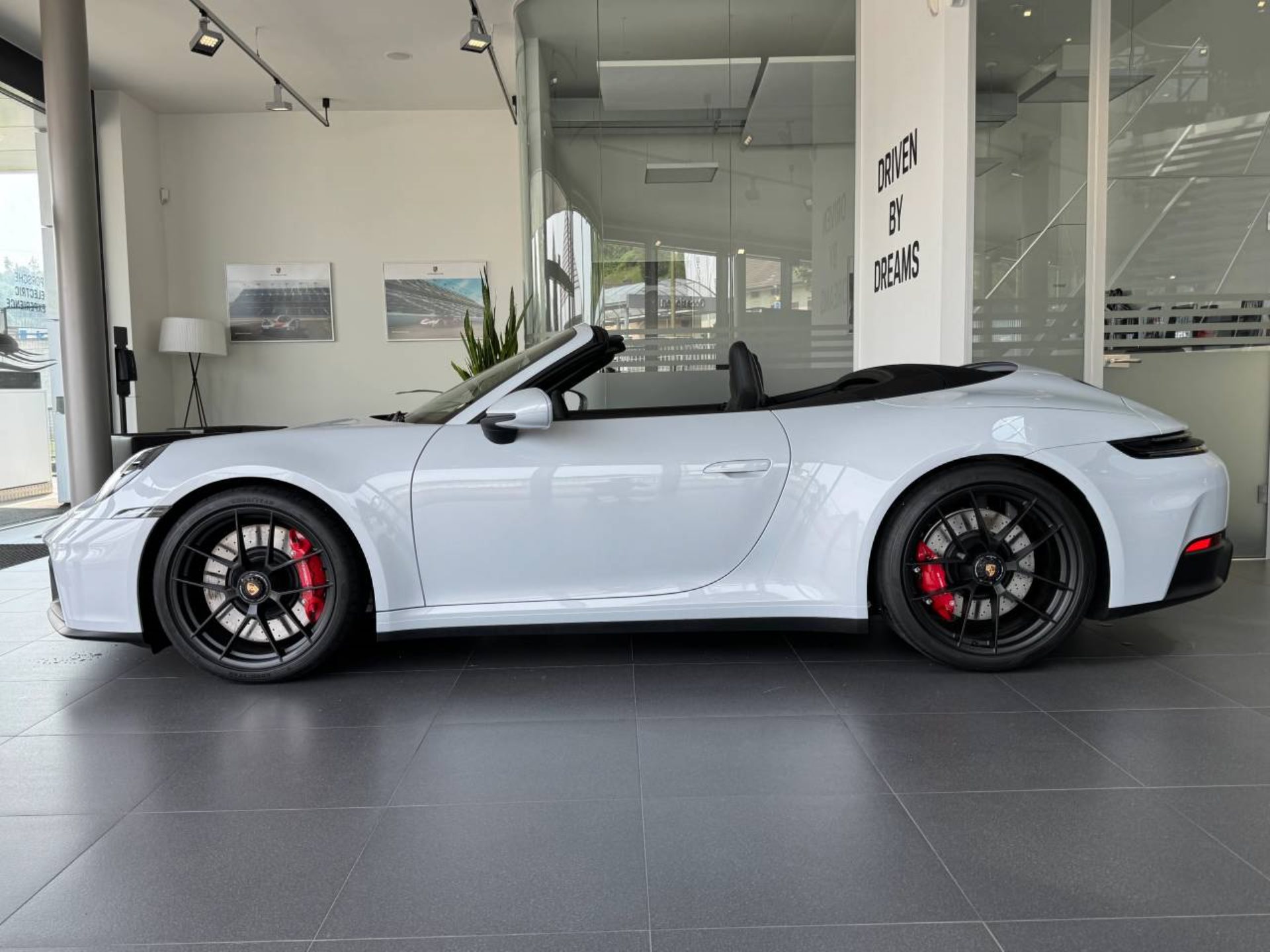 PORSCHE 911 Carrera GTS Cabriolet-image-1