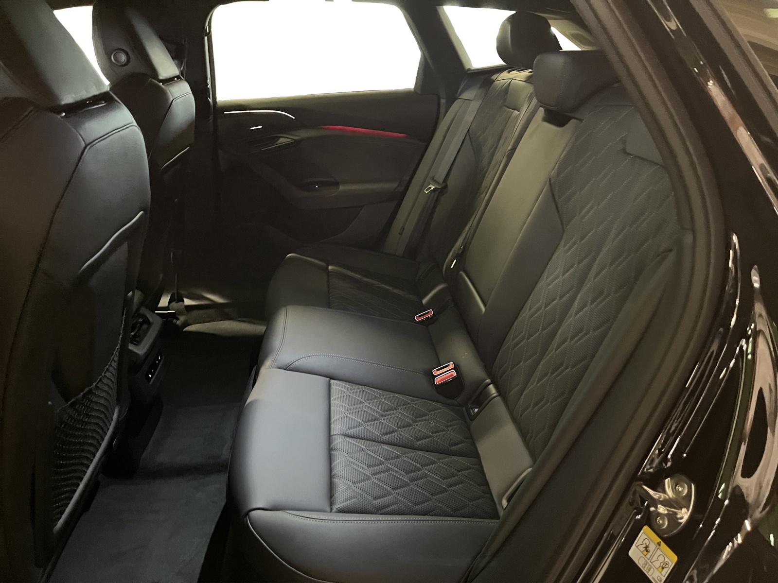 AUDI A6 Avant e-tron quattro-image-11