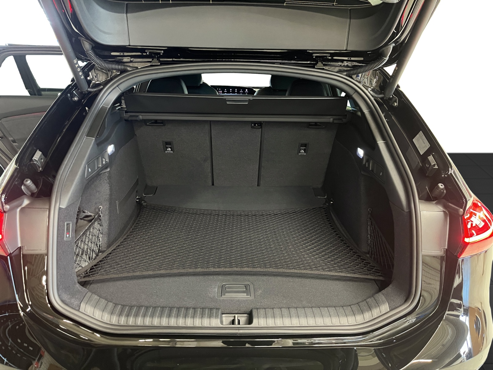 AUDI A6 Avant e-tron quattro-image-12