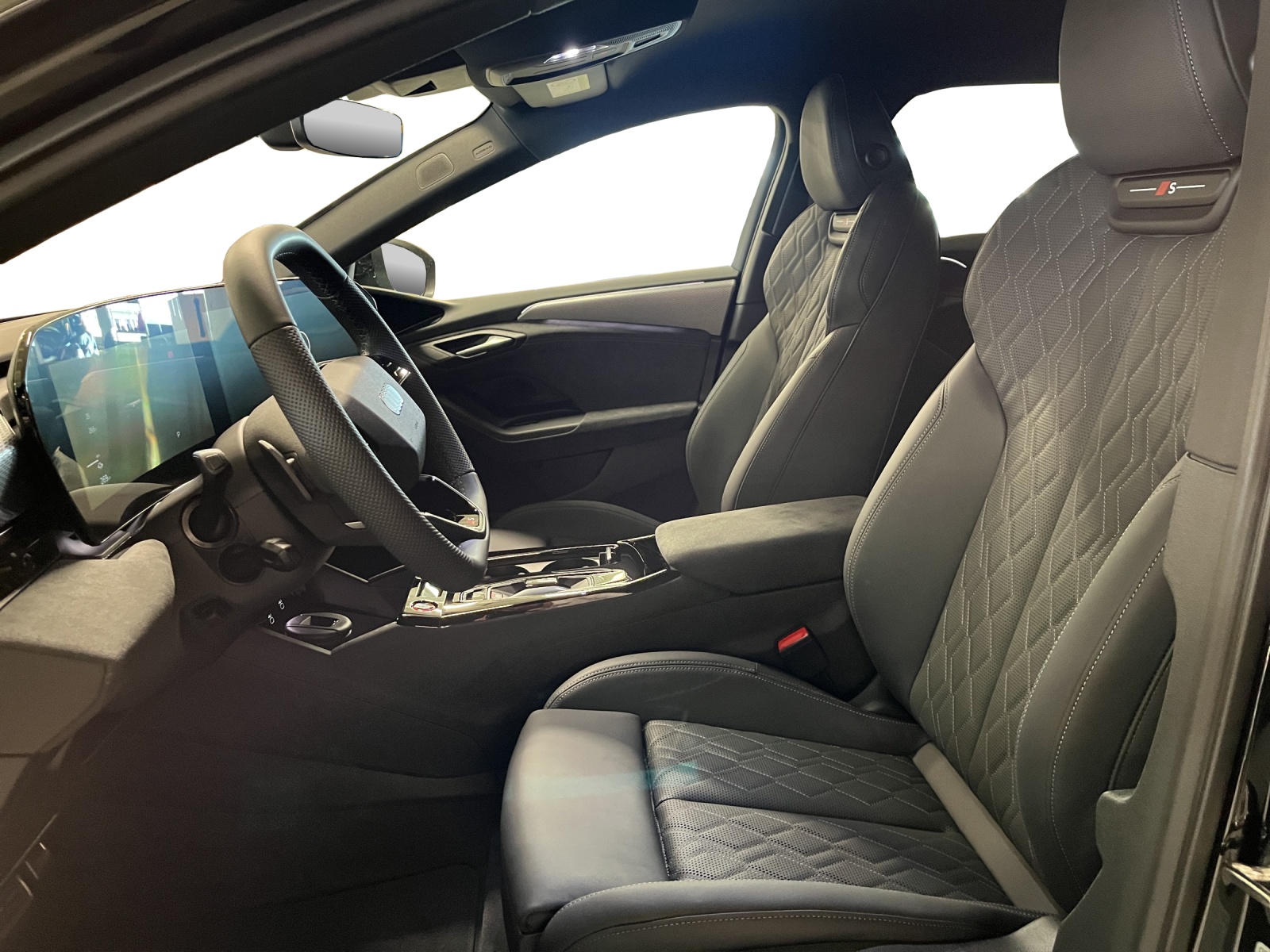 AUDI A6 Avant e-tron quattro-image-9