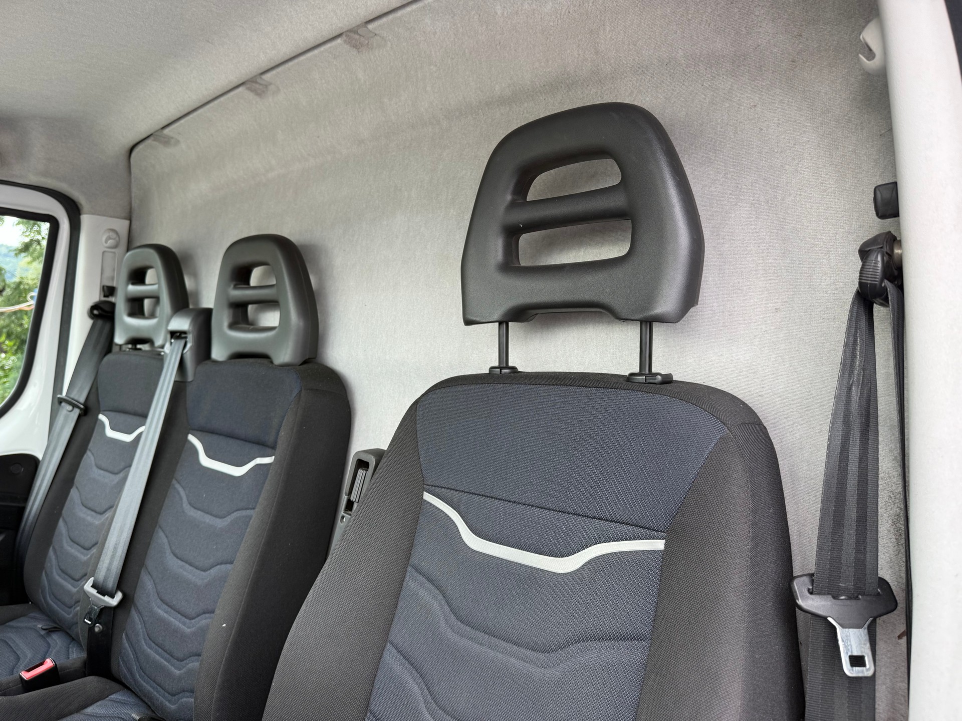 IVECO Daily 35S14 L3H2 Kastenwagen-image-13