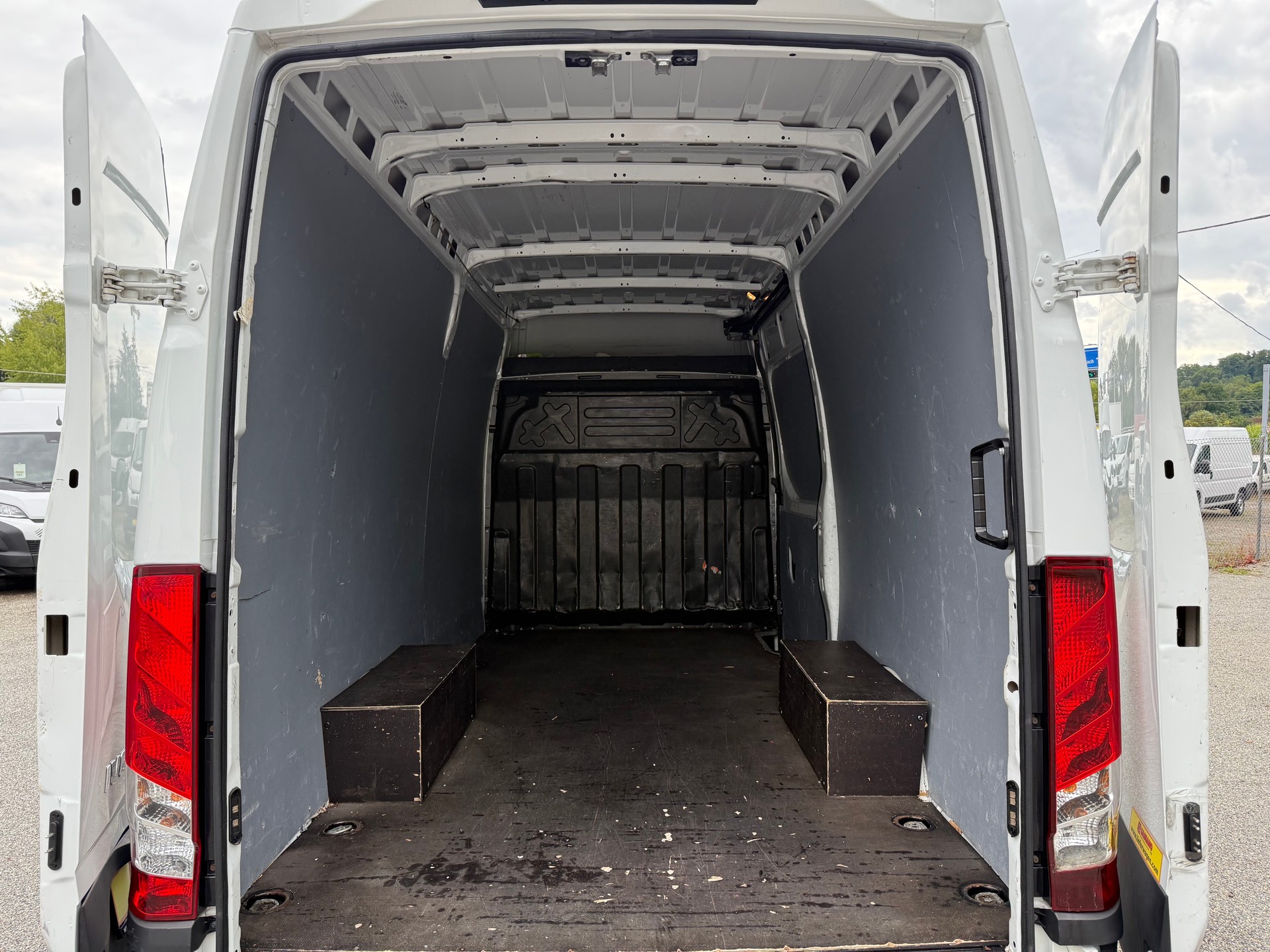 IVECO Daily 35S14 L3H2 Kastenwagen-image-9